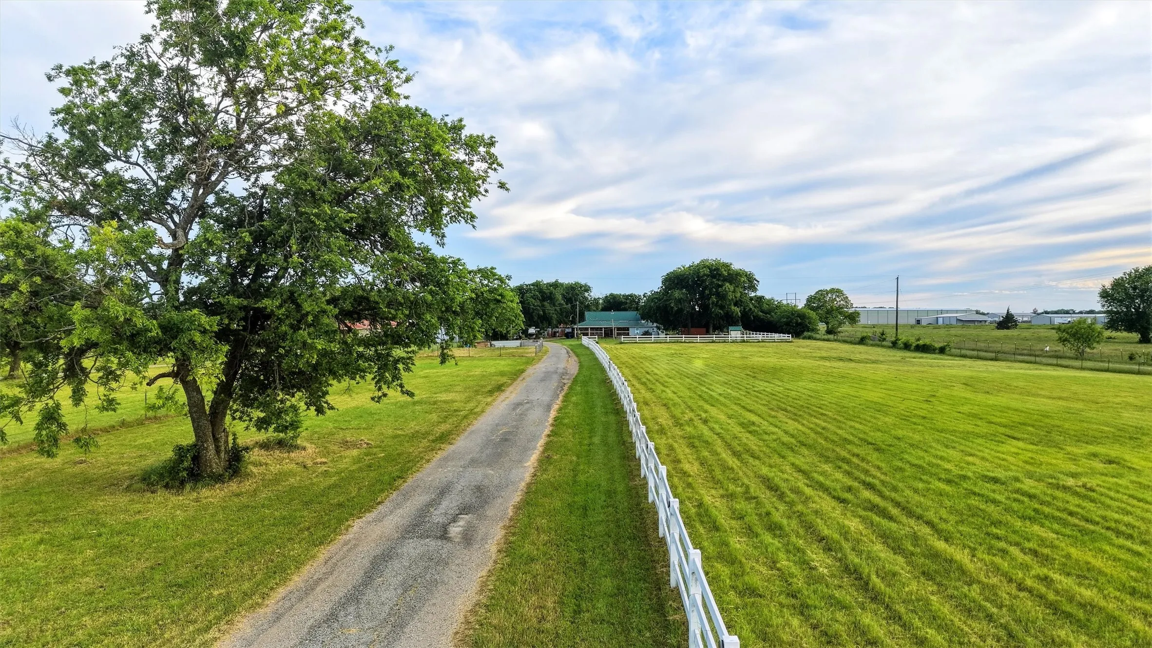Farm For Sale in Grayson County , 356 Heironimus Lane, Denison, Texas 75020, 3 Bedroom, 3 Bathroom, 4 Garage spaces, 1,568 Sqft, built in 1935, mls#21267961, Real Estate Agent in Denison, Homes For Sale in Grayson county, Homes For Sale in Denison, Realtor in Denison Texas, Real Estate Brokerage Independent Realty Texas, Luminita Cordes Realtor