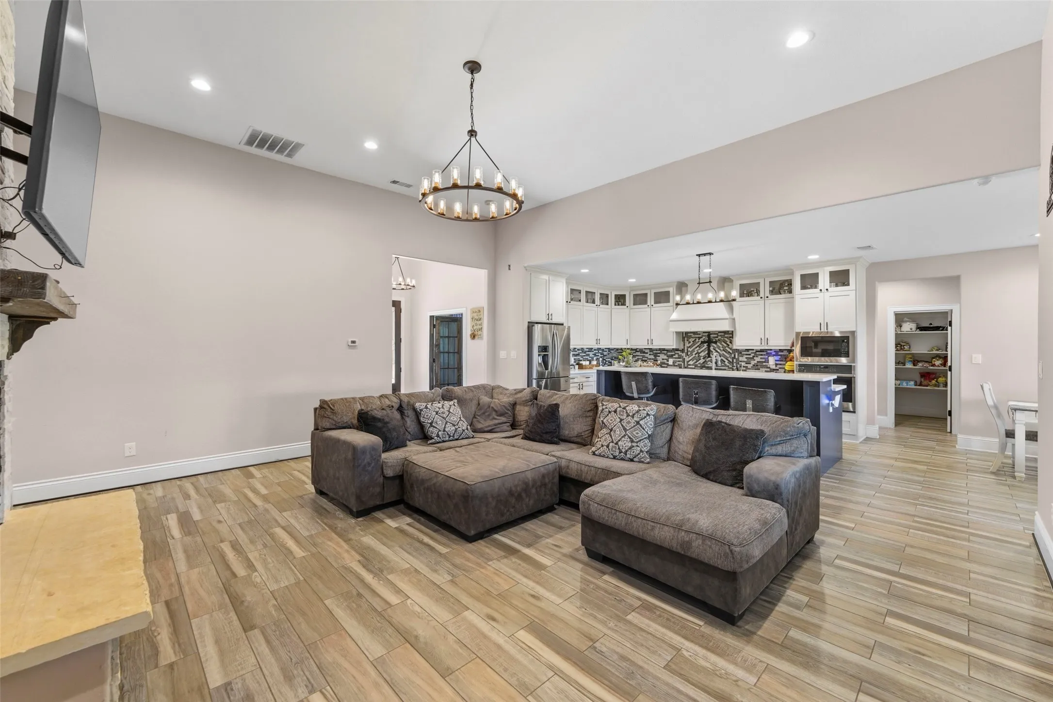 Single Family Residence For Sale in Kaufman County , 17034 Cr-4064, Kemp, Texas 75143, 4 Bedroom, 5 Bathroom, 2 Garage spaces, 3,954 Sqft, built in 2022, mls#21269506, Real Estate Agent in Kemp, Homes For Sale in Kaufman county, Homes For Sale in Kemp, Realtor in Kemp Texas, Real Estate Brokerage Independent Realty Texas, Luminita Cordes Realtor