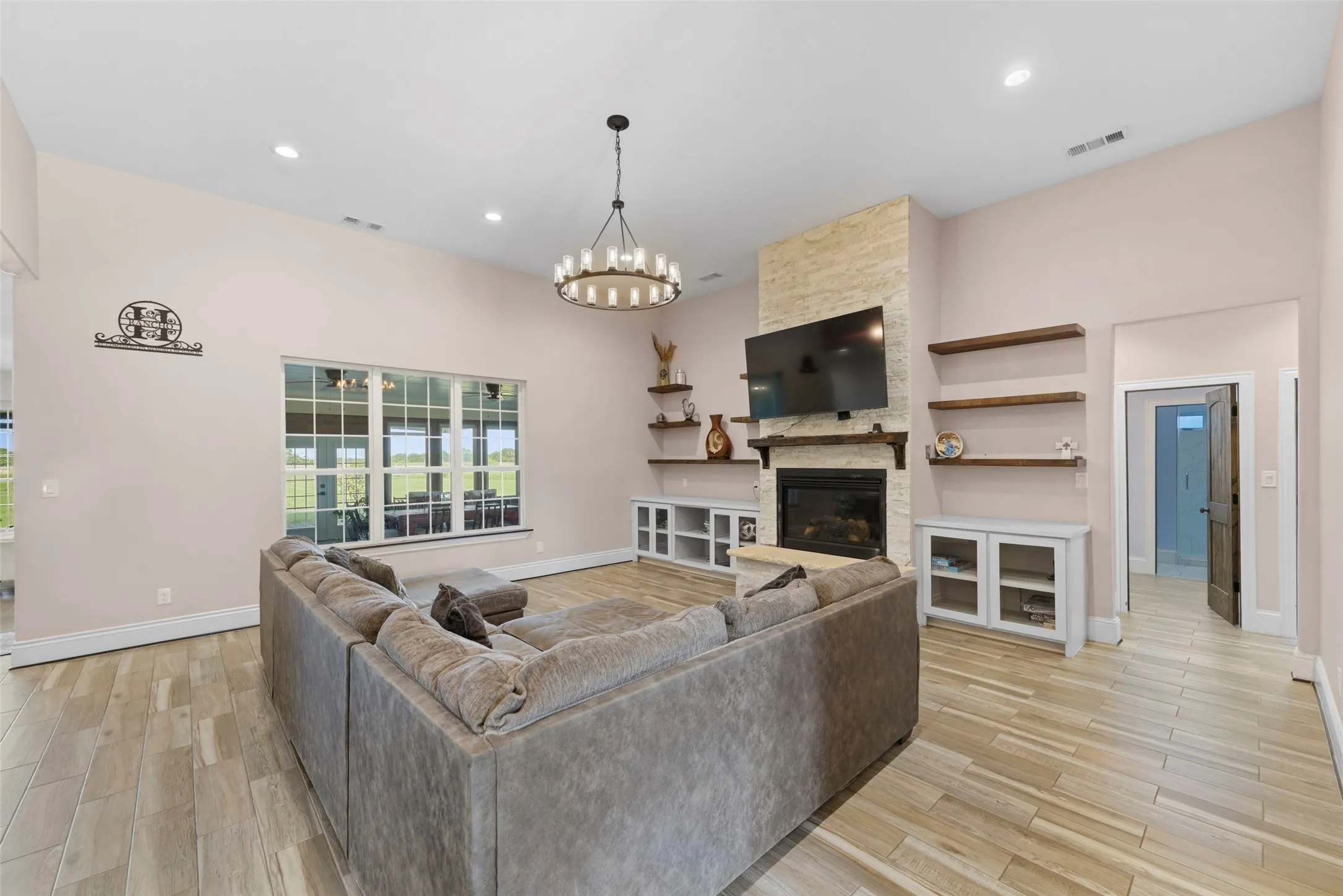 Single Family Residence For Sale in Kaufman County , 17034 Cr-4064, Kemp, Texas 75143, 4 Bedroom, 5 Bathroom, 2 Garage spaces, 3,954 Sqft, built in 2022, mls#21269506, Real Estate Agent in Kemp, Homes For Sale in Kaufman county, Homes For Sale in Kemp, Realtor in Kemp Texas, Real Estate Brokerage Independent Realty Texas, Luminita Cordes Realtor