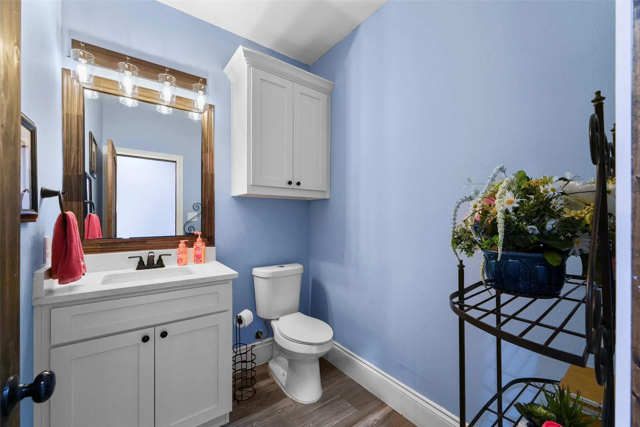 Single Family Residence For Sale in Kaufman County , 17034 Cr-4064, Kemp, Texas 75143, 4 Bedroom, 5 Bathroom, 2 Garage spaces, 3,954 Sqft, built in 2022, mls#21269506, Real Estate Agent in Kemp, Homes For Sale in Kaufman county, Homes For Sale in Kemp, Realtor in Kemp Texas, Real Estate Brokerage Independent Realty Texas, Luminita Cordes Realtor