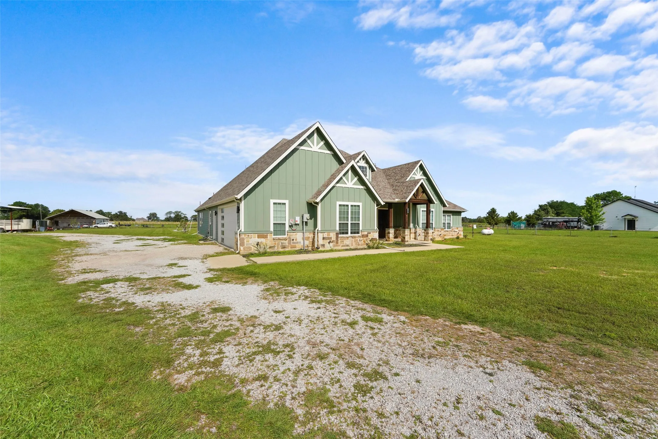 Single Family Residence For Sale in Kaufman County , 17034 Cr-4064, Kemp, Texas 75143, 4 Bedroom, 5 Bathroom, 2 Garage spaces, 3,954 Sqft, built in 2022, mls#21269506, Real Estate Agent in Kemp, Homes For Sale in Kaufman county, Homes For Sale in Kemp, Realtor in Kemp Texas, Real Estate Brokerage Independent Realty Texas, Luminita Cordes Realtor