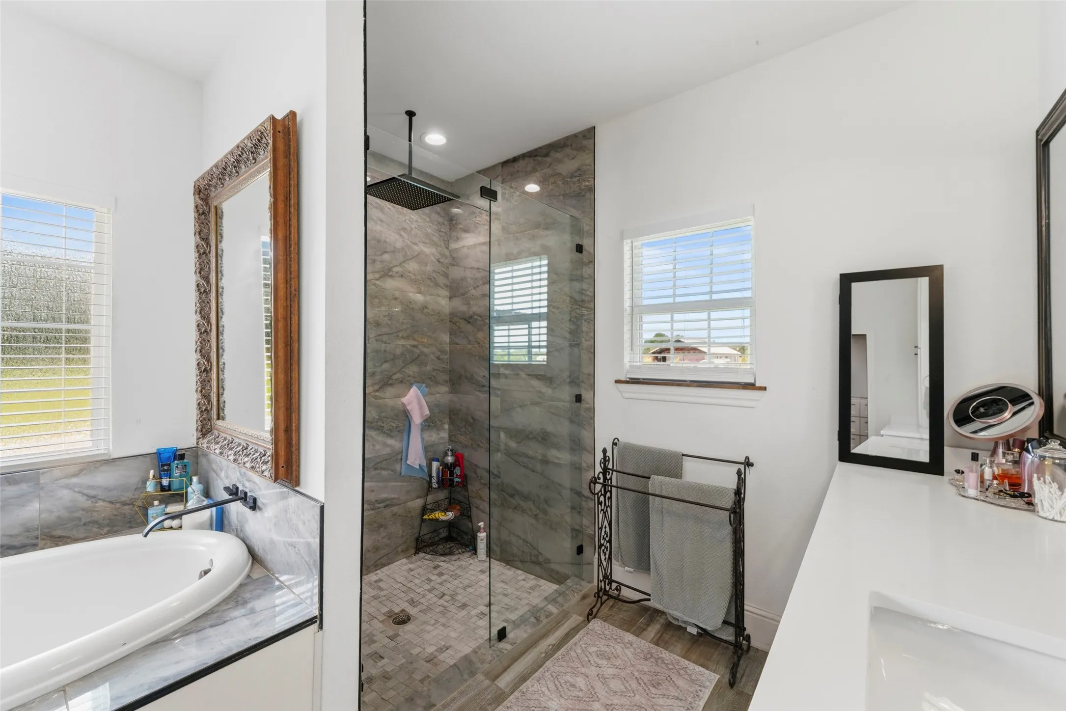 Single Family Residence For Sale in Kaufman County , 17034 Cr-4064, Kemp, Texas 75143, 4 Bedroom, 5 Bathroom, 2 Garage spaces, 3,954 Sqft, built in 2022, mls#21269506, Real Estate Agent in Kemp, Homes For Sale in Kaufman county, Homes For Sale in Kemp, Realtor in Kemp Texas, Real Estate Brokerage Independent Realty Texas, Luminita Cordes Realtor