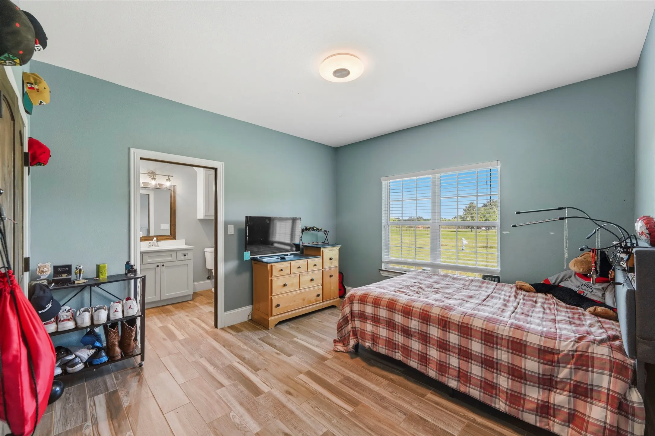 Single Family Residence For Sale in Kaufman County , 17034 Cr-4064, Kemp, Texas 75143, 4 Bedroom, 5 Bathroom, 2 Garage spaces, 3,954 Sqft, built in 2022, mls#21269506, Real Estate Agent in Kemp, Homes For Sale in Kaufman county, Homes For Sale in Kemp, Realtor in Kemp Texas, Real Estate Brokerage Independent Realty Texas, Luminita Cordes Realtor