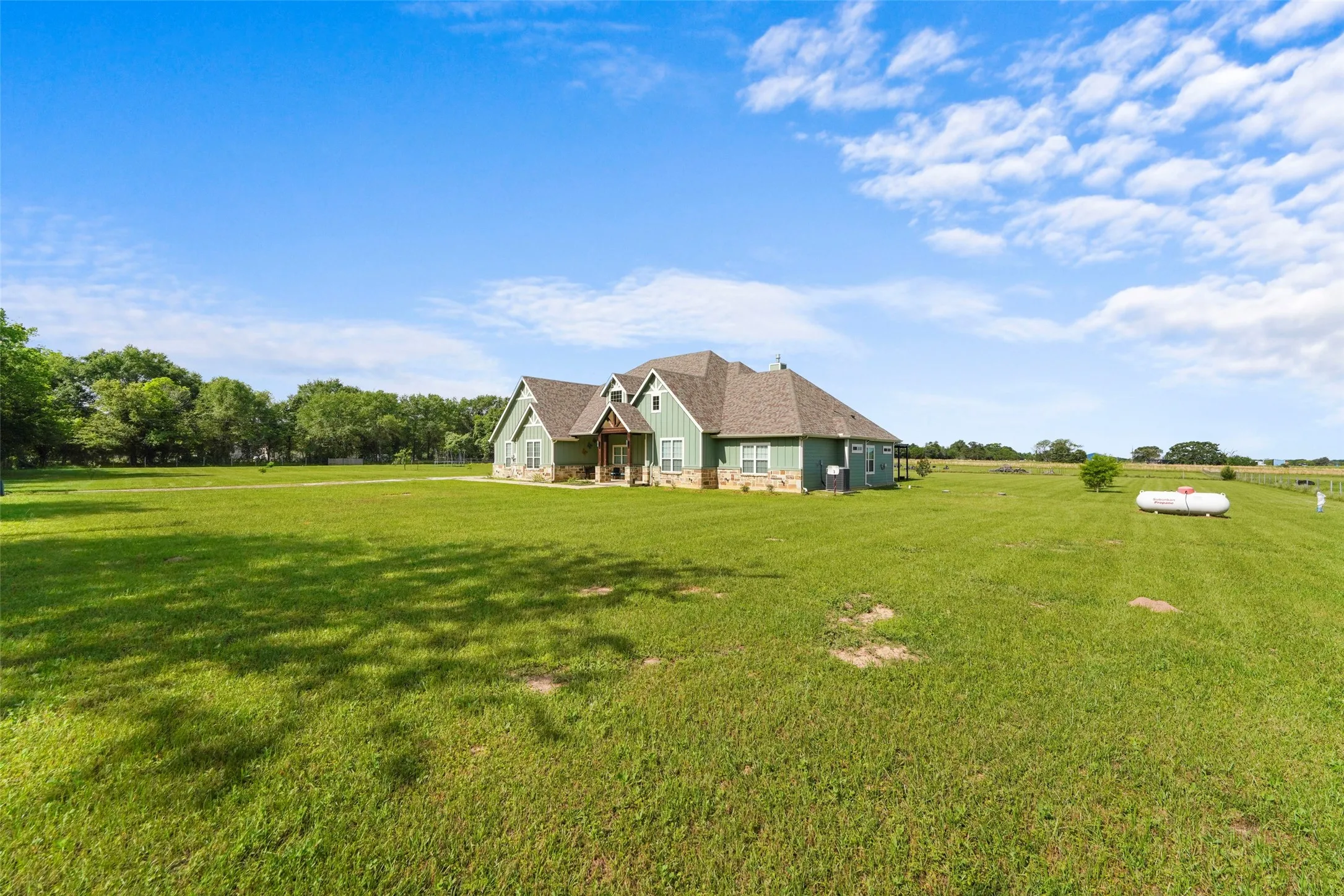 Single Family Residence For Sale in Kaufman County , 17034 Cr-4064, Kemp, Texas 75143, 4 Bedroom, 5 Bathroom, 2 Garage spaces, 3,954 Sqft, built in 2022, mls#21269506, Real Estate Agent in Kemp, Homes For Sale in Kaufman county, Homes For Sale in Kemp, Realtor in Kemp Texas, Real Estate Brokerage Independent Realty Texas, Luminita Cordes Realtor