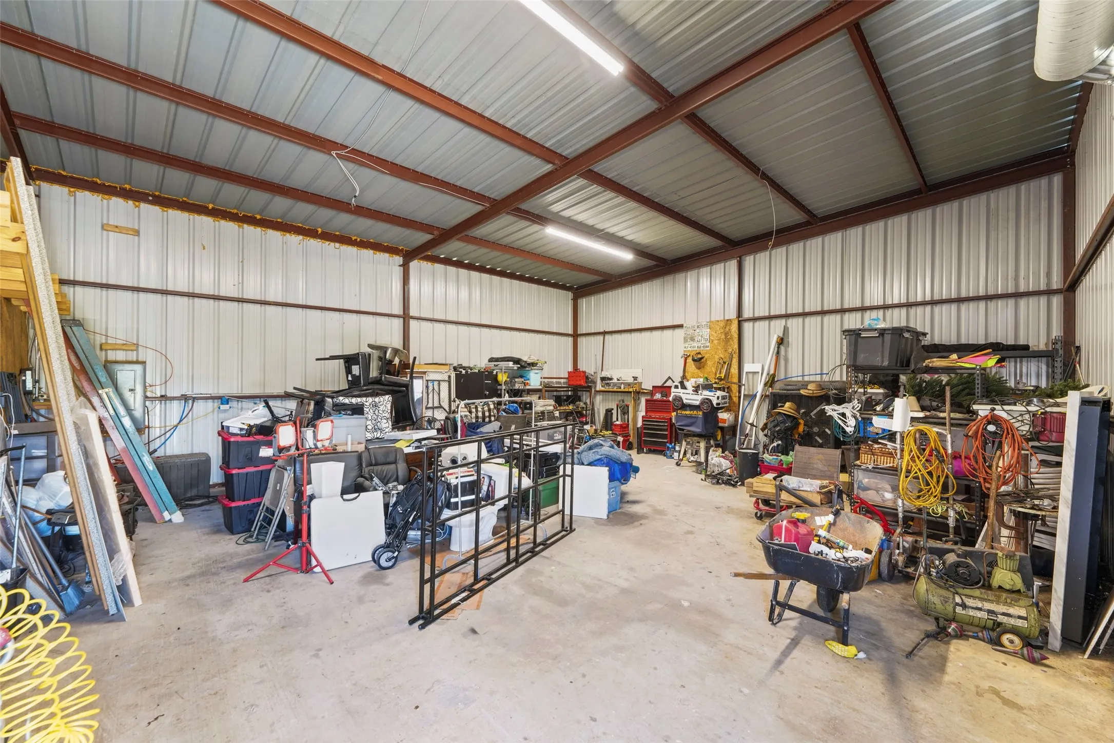 Single Family Residence For Sale in Kaufman County , 17034 Cr-4064, Kemp, Texas 75143, 4 Bedroom, 5 Bathroom, 2 Garage spaces, 3,954 Sqft, built in 2022, mls#21269506, Real Estate Agent in Kemp, Homes For Sale in Kaufman county, Homes For Sale in Kemp, Realtor in Kemp Texas, Real Estate Brokerage Independent Realty Texas, Luminita Cordes Realtor