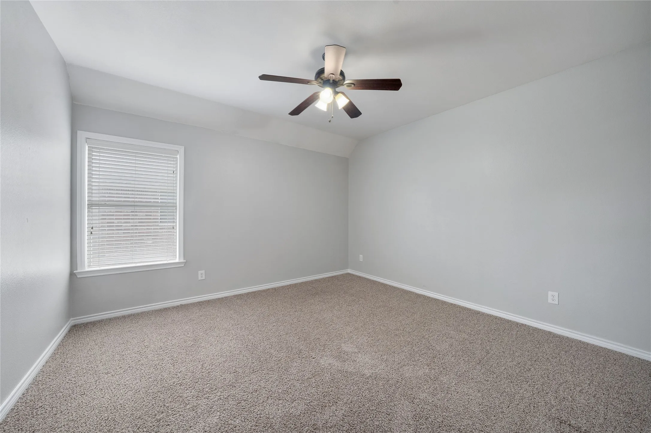 Single Family Residence For Sale in Collin County , 280 Dave Trail, Prosper, Texas 75078, 4 Bedroom, 4 Bathroom, 2 Garage spaces, 3,930 Sqft, built in 2006, mls#21267992, Real Estate Agent in Prosper, Homes For Sale in Collin county, Homes For Sale in Prosper, Realtor in Prosper Texas, Real Estate Brokerage Independent Realty Texas, Luminita Cordes Realtor