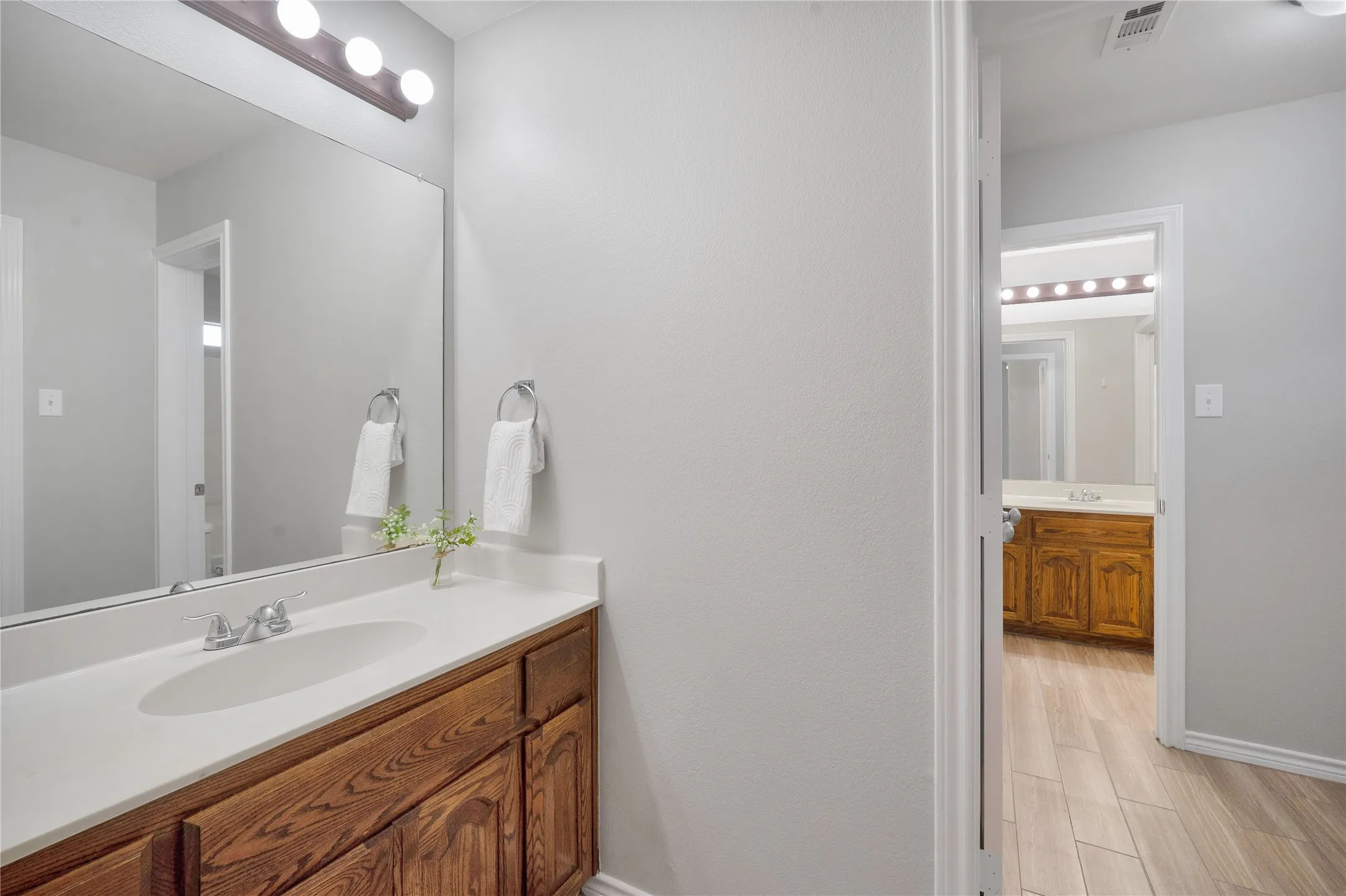 Single Family Residence For Sale in Collin County , 280 Dave Trail, Prosper, Texas 75078, 4 Bedroom, 4 Bathroom, 2 Garage spaces, 3,930 Sqft, built in 2006, mls#21267992, Real Estate Agent in Prosper, Homes For Sale in Collin county, Homes For Sale in Prosper, Realtor in Prosper Texas, Real Estate Brokerage Independent Realty Texas, Luminita Cordes Realtor