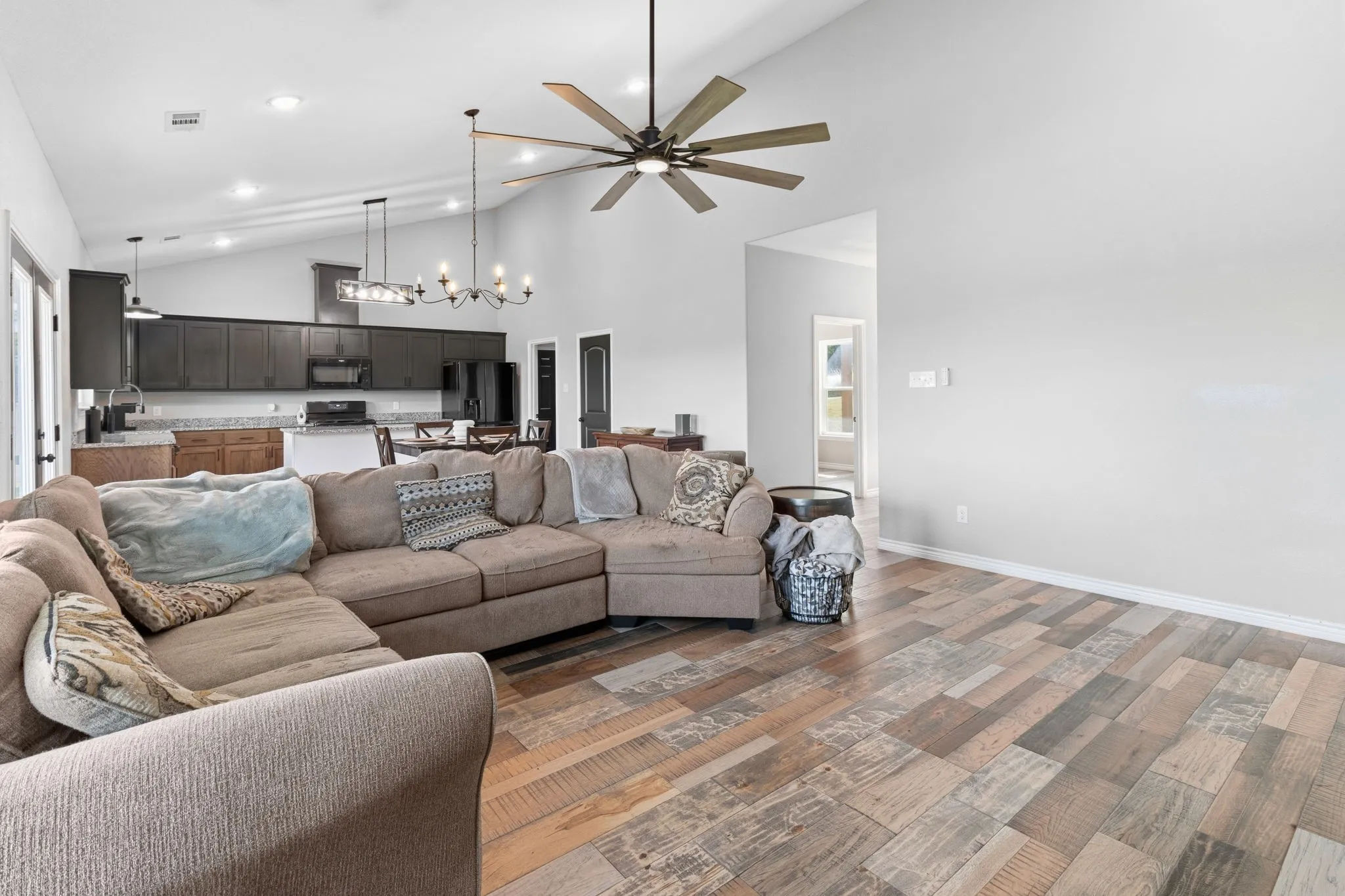 Single Family Residence For Sale in Montague County , 688 Sandstone Court, Sunset, Texas 76270, 4 Bedroom, 2 Bathroom, 2 Garage spaces, 1,992 Sqft, built in 2022, mls#21266984, Real Estate Agent in Sunset, Homes For Sale in Montague county, Homes For Sale in Sunset, Realtor in Sunset Texas, Real Estate Brokerage Independent Realty Texas, Luminita Cordes Realtor
