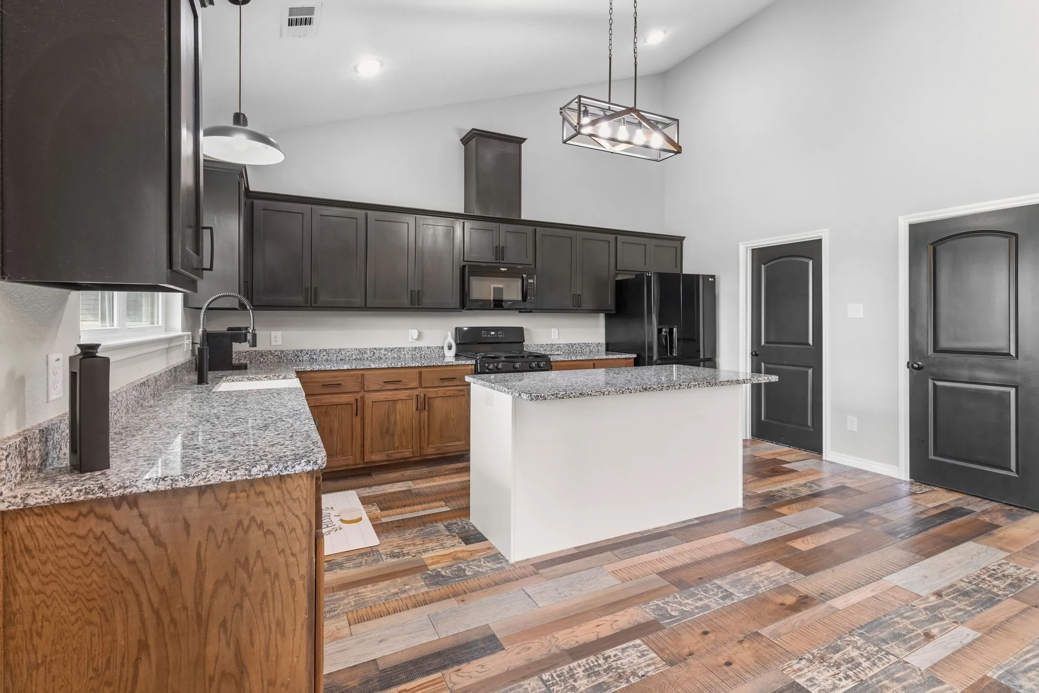 Single Family Residence For Sale in Montague County , 688 Sandstone Court, Sunset, Texas 76270, 4 Bedroom, 2 Bathroom, 2 Garage spaces, 1,992 Sqft, built in 2022, mls#21266984, Real Estate Agent in Sunset, Homes For Sale in Montague county, Homes For Sale in Sunset, Realtor in Sunset Texas, Real Estate Brokerage Independent Realty Texas, Luminita Cordes Realtor