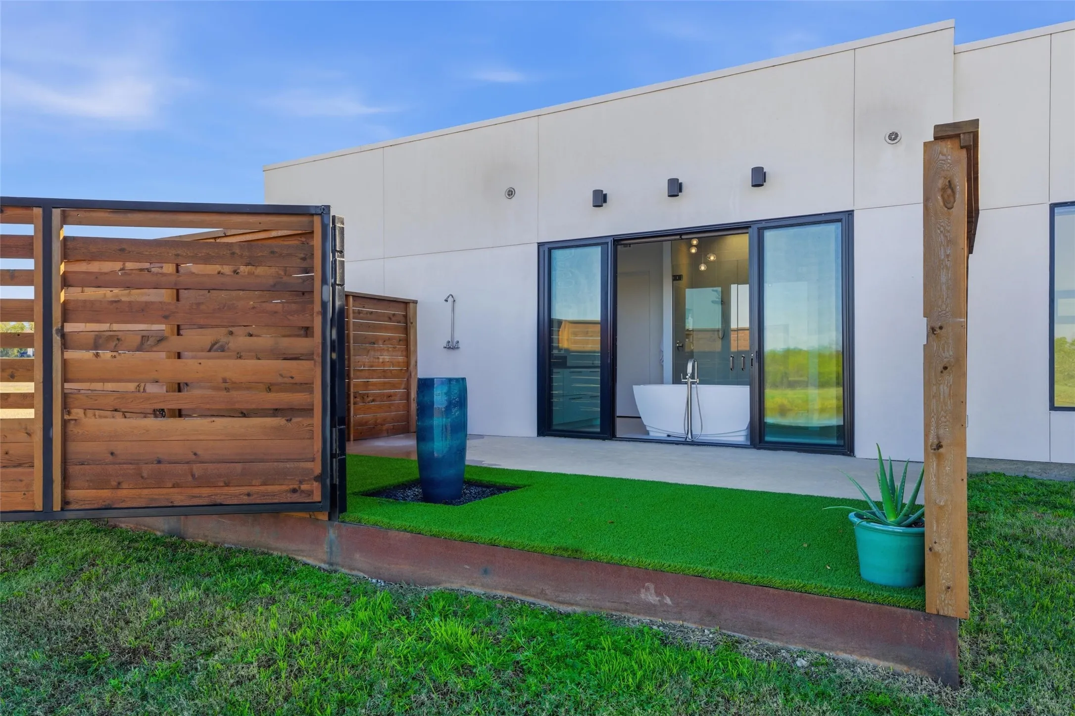 Single Family Residence For Sale in Mc Lennan County , 356 Bold Springs Court, West, Texas 76691, 4 Bedroom, 3 Bathroom, 3 Garage spaces, 4,195 Sqft, built in 2021, mls#21238711, Real Estate Agent in West, Homes For Sale in Mc Lennan county, Homes For Sale in West, Realtor in West Texas, Real Estate Brokerage Independent Realty Texas, Luminita Cordes Realtor