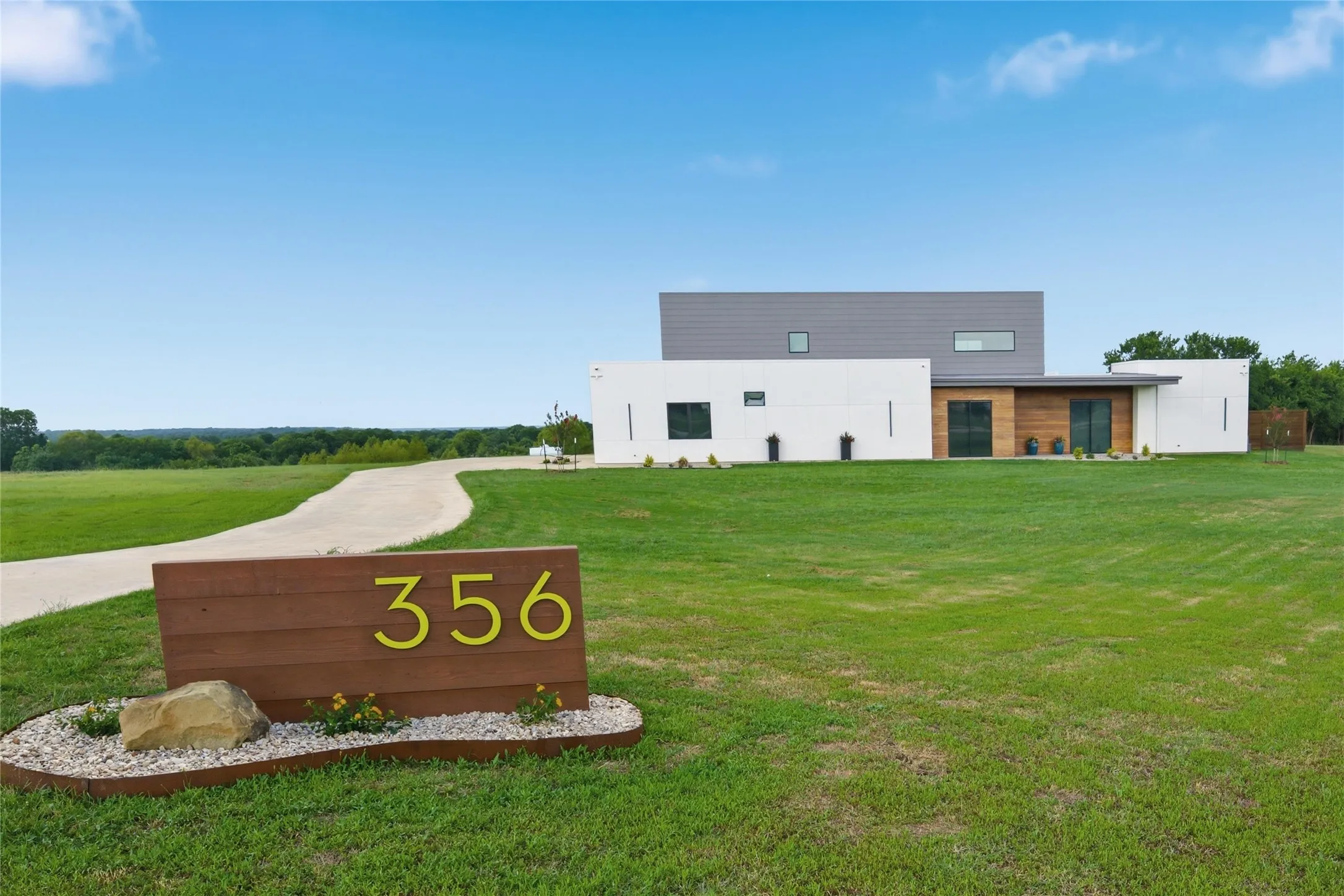 Single Family Residence For Sale in Mc Lennan County , 356 Bold Springs Court, West, Texas 76691, 4 Bedroom, 3 Bathroom, 3 Garage spaces, 4,195 Sqft, built in 2021, mls#21238711, Real Estate Agent in West, Homes For Sale in Mc Lennan county, Homes For Sale in West, Realtor in West Texas, Real Estate Brokerage Independent Realty Texas, Luminita Cordes Realtor