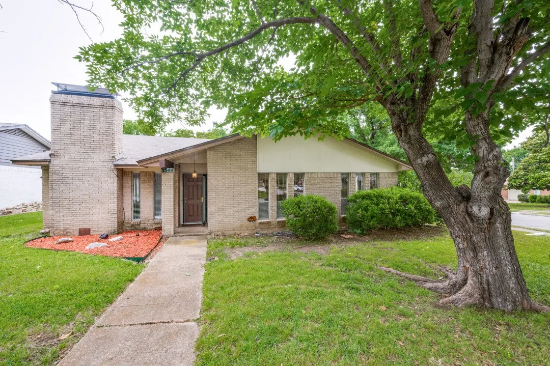 Single Family Residence For Sale in Dallas County , 3544 Esplendor Avenue, Irving, Texas 75062, 4 Bedroom, 3 Bathroom, 2 Garage spaces, 1,996 Sqft, built in 1970, Price $398,000, mls#21268011, Real Estate Agent in Irving, Homes For Sale in Dallas county, Homes For Sale in Irving, Realtor in Irving Texas, Real Estate Brokerage Independent Realty Texas, Luminita Cordes Realtor