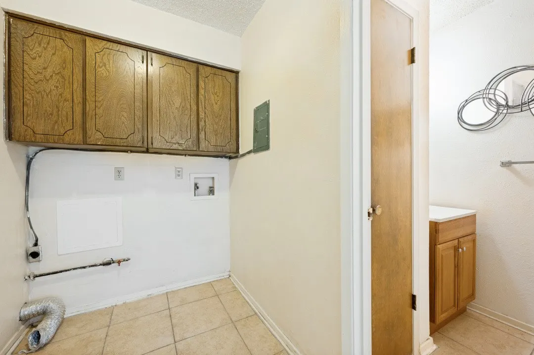 Single Family Residence For Sale in Dallas County , 3544 Esplendor Avenue, Irving, Texas 75062, 4 Bedroom, 3 Bathroom, 2 Garage spaces, 1,996 Sqft, built in 1970, Price $398,000, mls#21268011, Real Estate Agent in Irving, Homes For Sale in Dallas county, Homes For Sale in Irving, Realtor in Irving Texas, Real Estate Brokerage Independent Realty Texas, Luminita Cordes Realtor