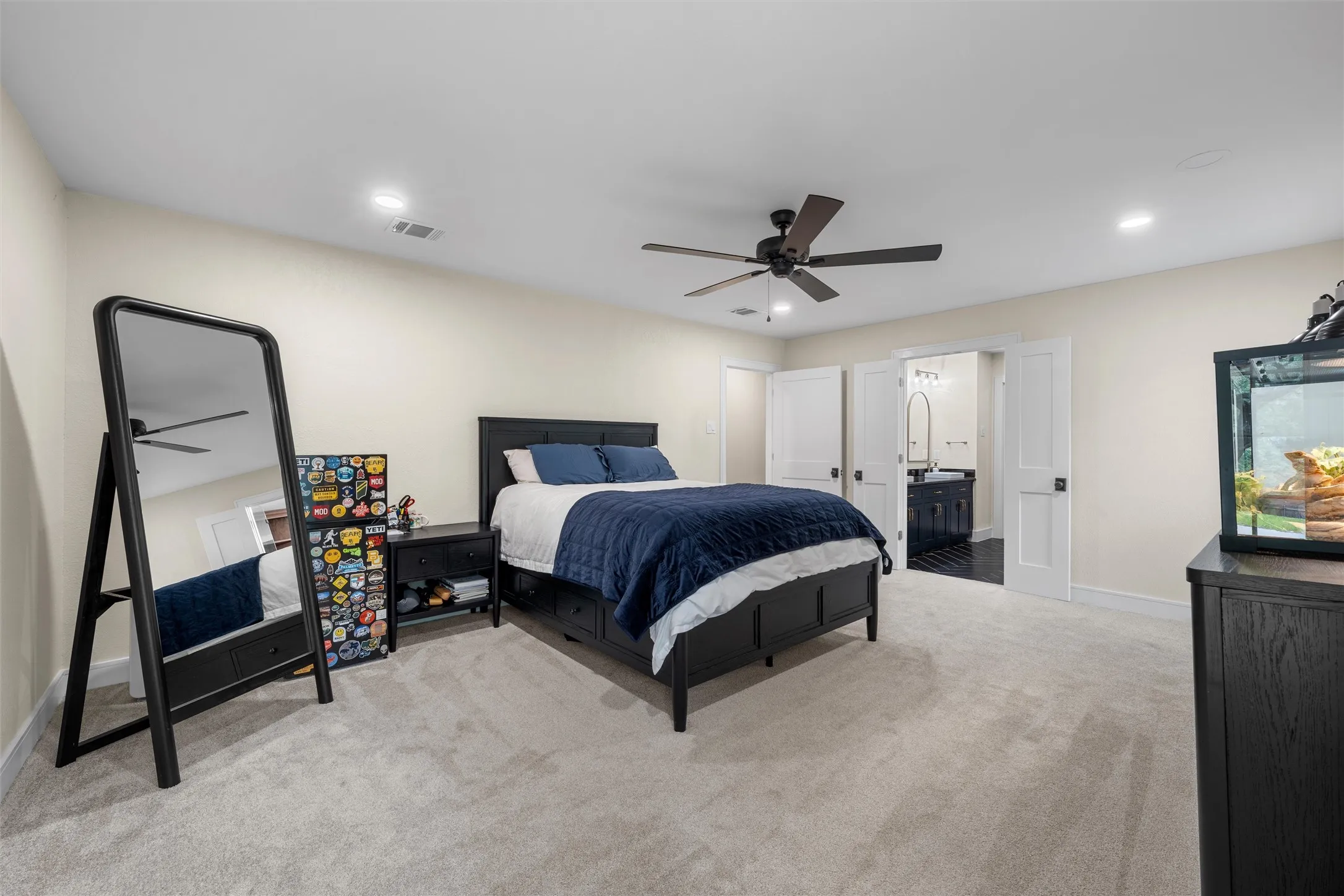 Spacious room featuring light-colored walls and plush carpet​​‌​​​​‌​​‌‌​‌‌​​​‌‌​‌​‌​‌​​​‌​​ flooring