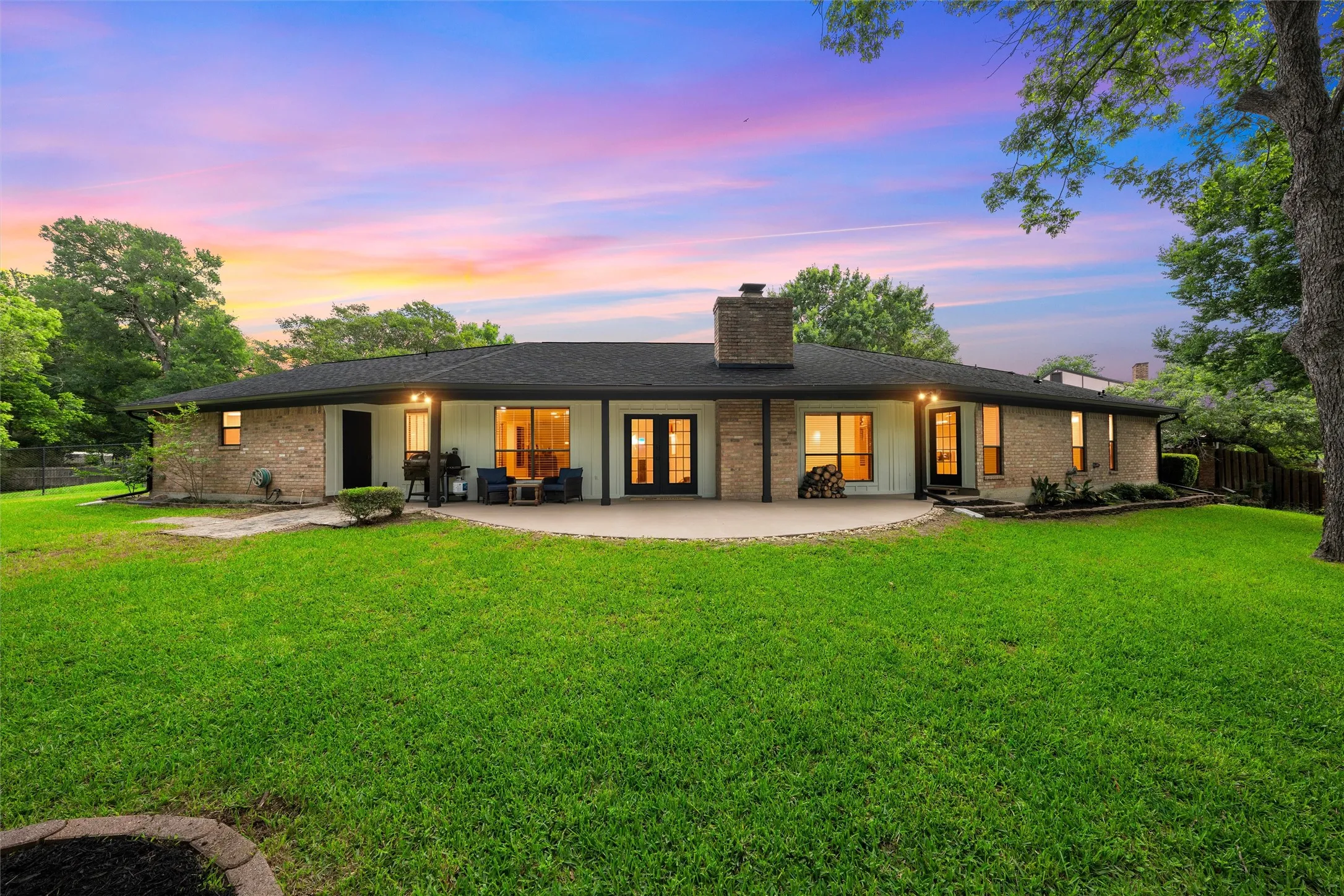 Single Family Residence For Sale in Mc Lennan County , 3241 Village Park Drive, Waco, Texas 76708, 3 Bedroom, 3 Bathroom, 2 Garage spaces, 2,076 Sqft, built in 1981, mls#21269513, Real Estate Agent in Waco, Homes For Sale in Mc Lennan county, Homes For Sale in Waco, Realtor in Waco Texas, Real Estate Brokerage Independent Realty Texas, Luminita Cordes Realtor