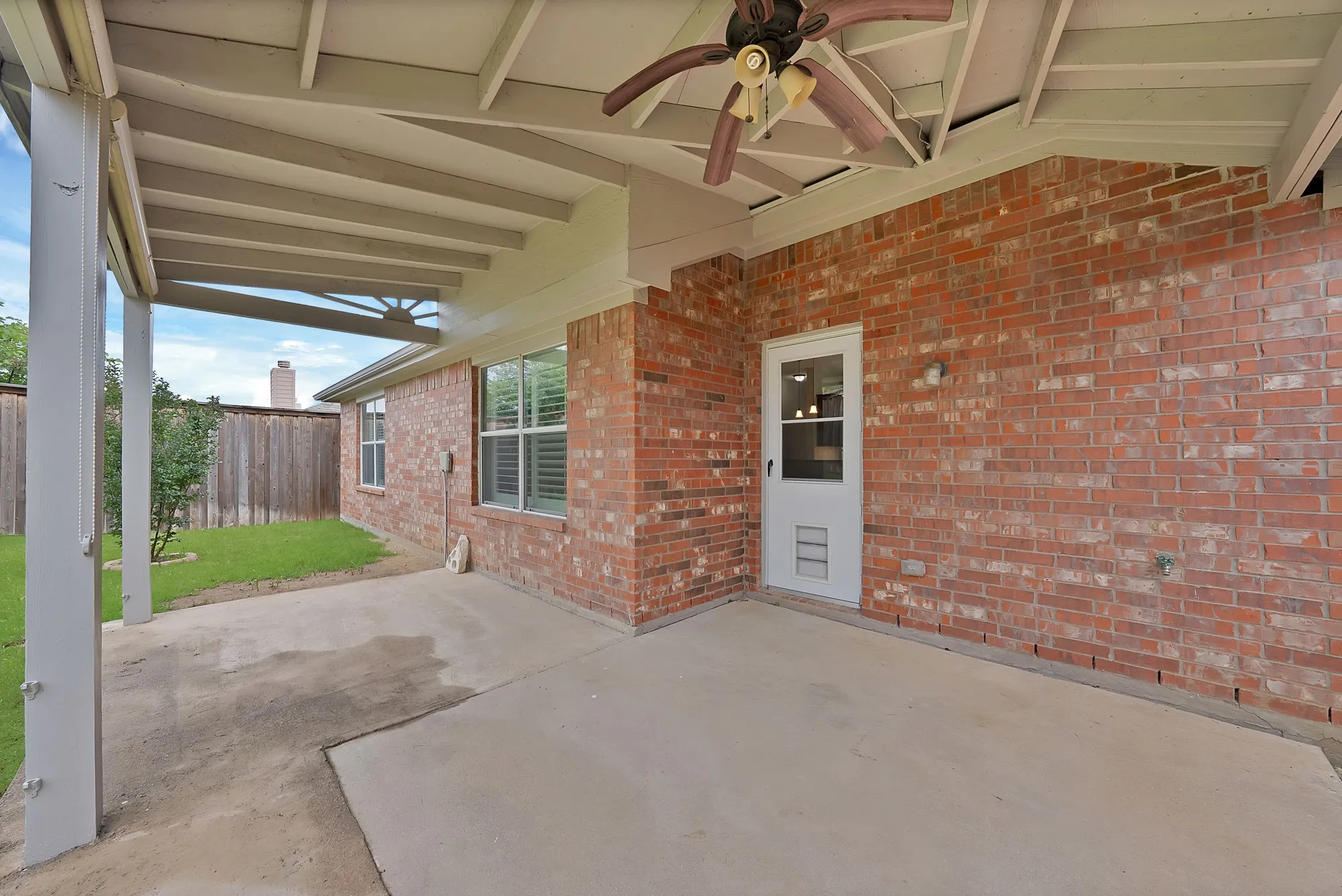 Single Family Residence For Sale in Denton County , 2805 Enchanted Eve Drive, Little Elm, Texas 75068, 4 Bedroom, 2 Bathroom, 2 Garage spaces, 1,980 Sqft, built in 2005, mls#21261445, Real Estate Agent in Little Elm, Homes For Sale in Denton county, Homes For Sale in Little Elm, Realtor in Little Elm Texas, Real Estate Brokerage Independent Realty Texas, Luminita Cordes Realtor