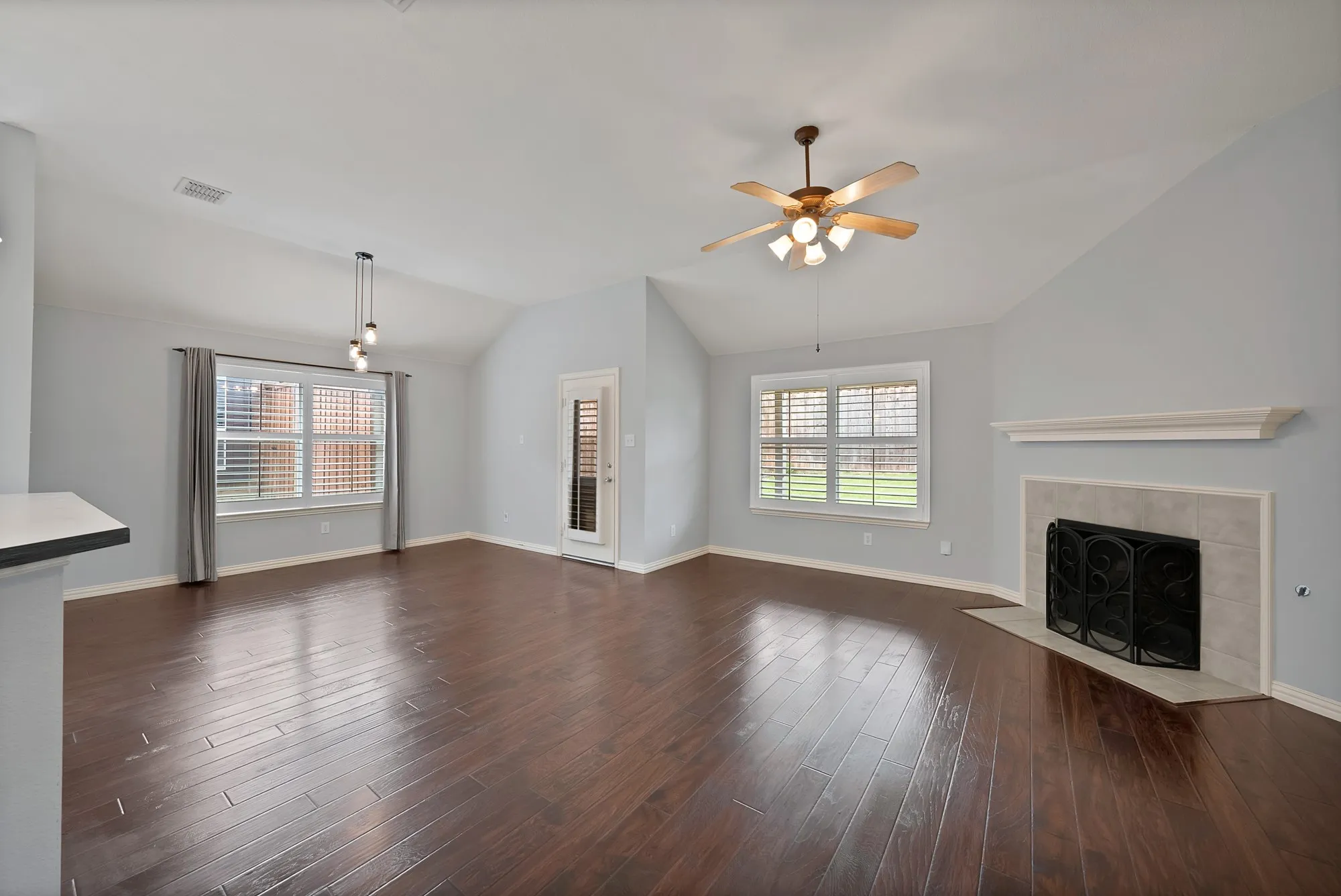 Single Family Residence For Sale in Denton County , 2805 Enchanted Eve Drive, Little Elm, Texas 75068, 4 Bedroom, 2 Bathroom, 2 Garage spaces, 1,980 Sqft, built in 2005, mls#21261445, Real Estate Agent in Little Elm, Homes For Sale in Denton county, Homes For Sale in Little Elm, Realtor in Little Elm Texas, Real Estate Brokerage Independent Realty Texas, Luminita Cordes Realtor