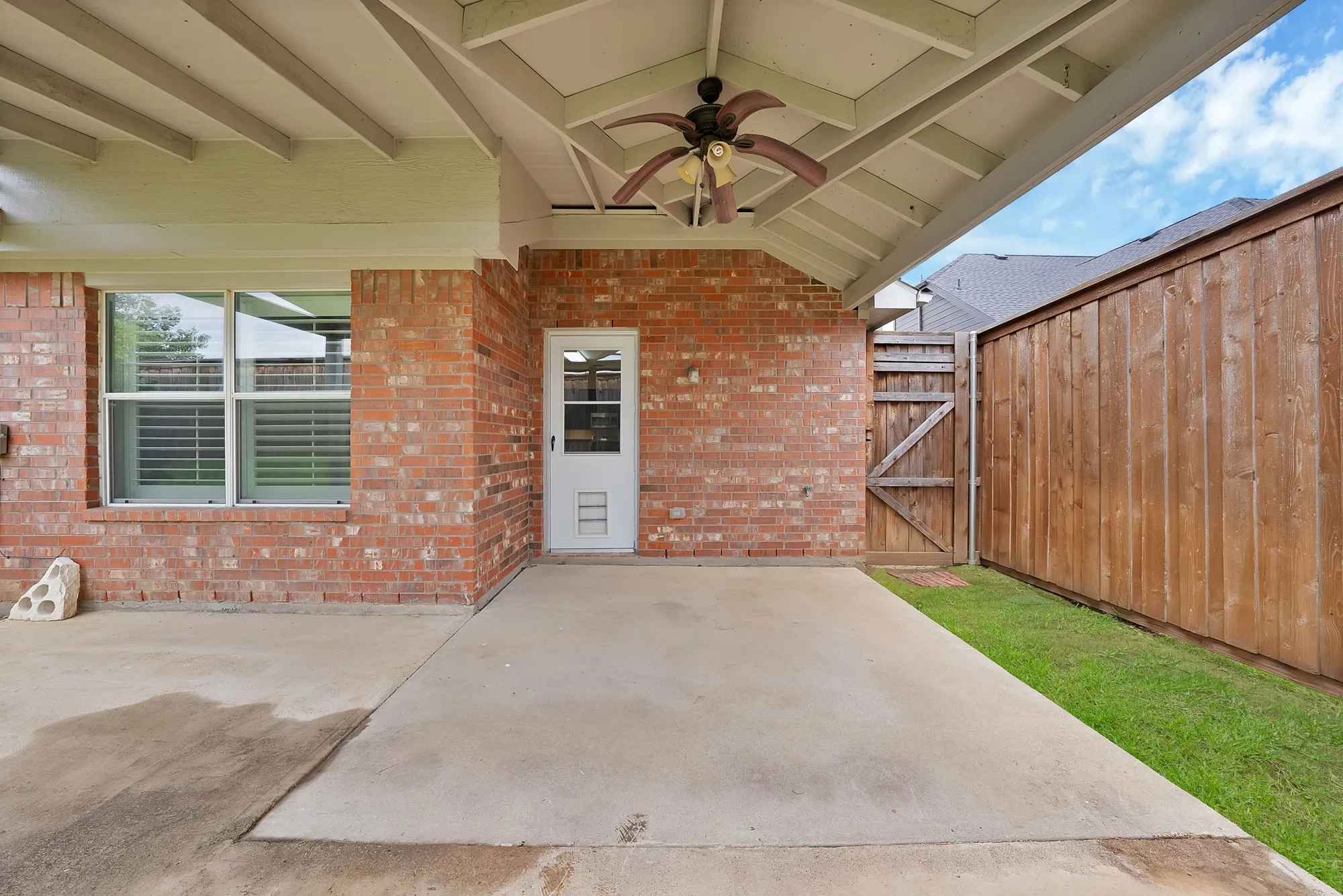 Single Family Residence For Sale in Denton County , 2805 Enchanted Eve Drive, Little Elm, Texas 75068, 4 Bedroom, 2 Bathroom, 2 Garage spaces, 1,980 Sqft, built in 2005, mls#21261445, Real Estate Agent in Little Elm, Homes For Sale in Denton county, Homes For Sale in Little Elm, Realtor in Little Elm Texas, Real Estate Brokerage Independent Realty Texas, Luminita Cordes Realtor