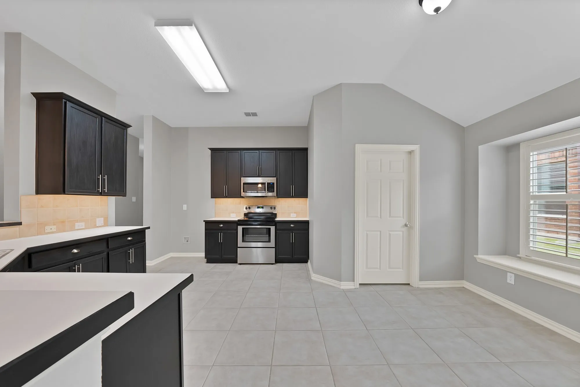 Single Family Residence For Sale in Denton County , 2805 Enchanted Eve Drive, Little Elm, Texas 75068, 4 Bedroom, 2 Bathroom, 2 Garage spaces, 1,980 Sqft, built in 2005, mls#21261445, Real Estate Agent in Little Elm, Homes For Sale in Denton county, Homes For Sale in Little Elm, Realtor in Little Elm Texas, Real Estate Brokerage Independent Realty Texas, Luminita Cordes Realtor