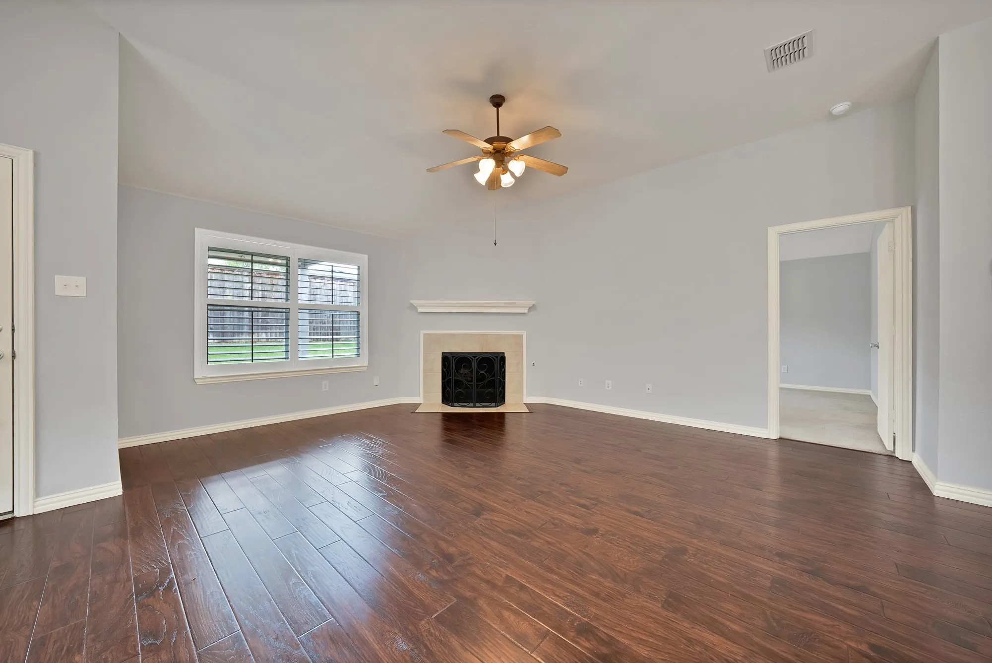 Single Family Residence For Sale in Denton County , 2805 Enchanted Eve Drive, Little Elm, Texas 75068, 4 Bedroom, 2 Bathroom, 2 Garage spaces, 1,980 Sqft, built in 2005, mls#21261445, Real Estate Agent in Little Elm, Homes For Sale in Denton county, Homes For Sale in Little Elm, Realtor in Little Elm Texas, Real Estate Brokerage Independent Realty Texas, Luminita Cordes Realtor