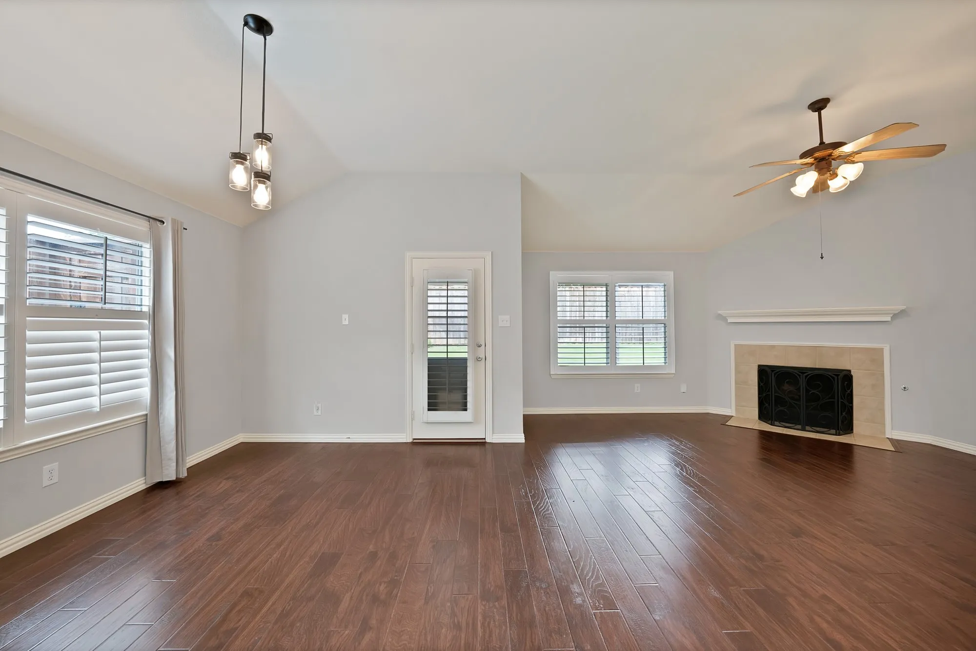 Single Family Residence For Sale in Denton County , 2805 Enchanted Eve Drive, Little Elm, Texas 75068, 4 Bedroom, 2 Bathroom, 2 Garage spaces, 1,980 Sqft, built in 2005, mls#21261445, Real Estate Agent in Little Elm, Homes For Sale in Denton county, Homes For Sale in Little Elm, Realtor in Little Elm Texas, Real Estate Brokerage Independent Realty Texas, Luminita Cordes Realtor