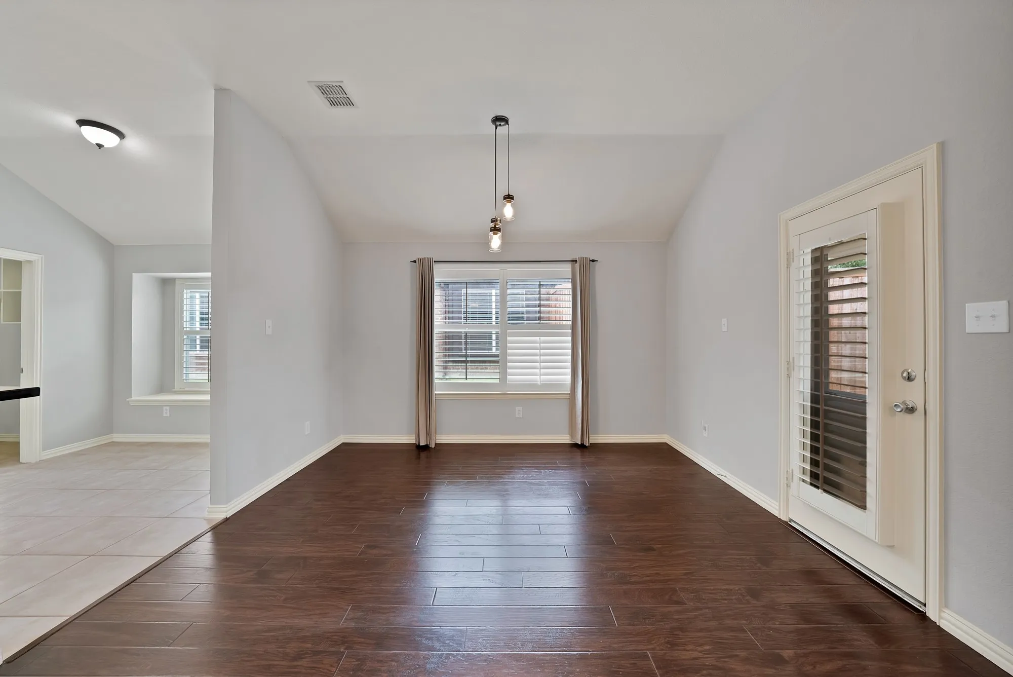 Single Family Residence For Sale in Denton County , 2805 Enchanted Eve Drive, Little Elm, Texas 75068, 4 Bedroom, 2 Bathroom, 2 Garage spaces, 1,980 Sqft, built in 2005, mls#21261445, Real Estate Agent in Little Elm, Homes For Sale in Denton county, Homes For Sale in Little Elm, Realtor in Little Elm Texas, Real Estate Brokerage Independent Realty Texas, Luminita Cordes Realtor