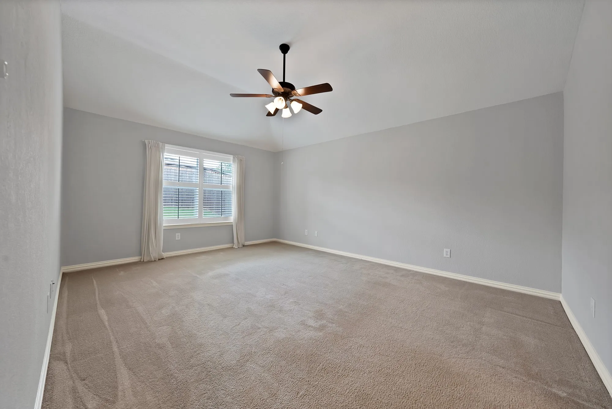 Single Family Residence For Sale in Denton County , 2805 Enchanted Eve Drive, Little Elm, Texas 75068, 4 Bedroom, 2 Bathroom, 2 Garage spaces, 1,980 Sqft, built in 2005, mls#21261445, Real Estate Agent in Little Elm, Homes For Sale in Denton county, Homes For Sale in Little Elm, Realtor in Little Elm Texas, Real Estate Brokerage Independent Realty Texas, Luminita Cordes Realtor