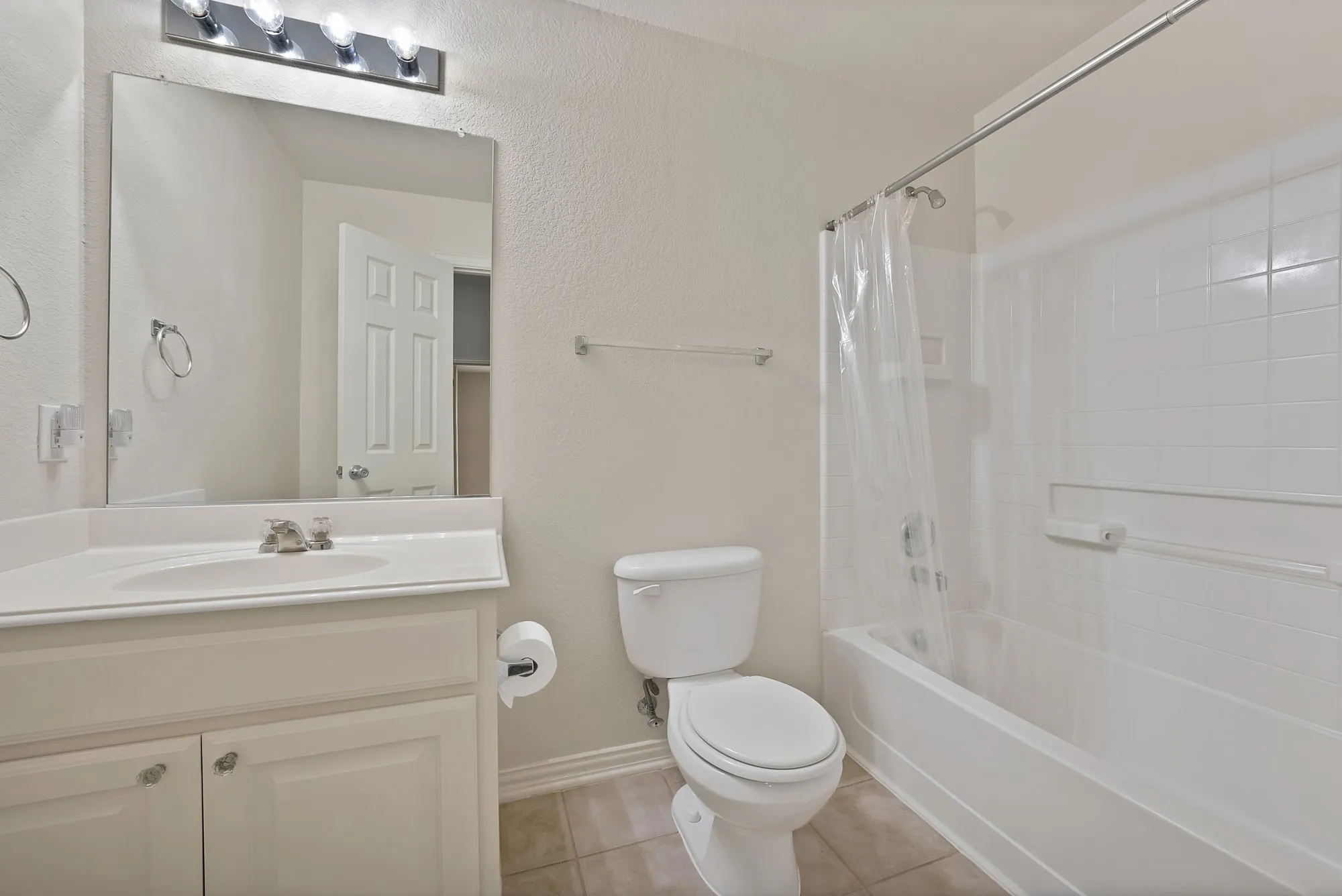 Single Family Residence For Sale in Denton County , 2805 Enchanted Eve Drive, Little Elm, Texas 75068, 4 Bedroom, 2 Bathroom, 2 Garage spaces, 1,980 Sqft, built in 2005, mls#21261445, Real Estate Agent in Little Elm, Homes For Sale in Denton county, Homes For Sale in Little Elm, Realtor in Little Elm Texas, Real Estate Brokerage Independent Realty Texas, Luminita Cordes Realtor