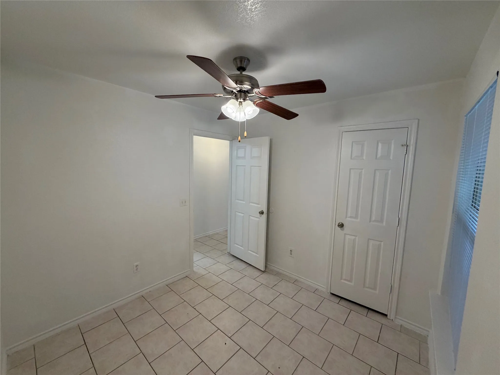 Single Family Residence For Rent in Tarrant County , 5500 David Strickland Road, Fort Worth, Texas 76119, 5 Bedroom, 2 Bathroom, 1 Garage spaces, 1,635 Sqft, built in 2004, mls#21268771, Real Estate Agent in Fort Worth, Homes For Rent in Tarrant county, Homes For Rent in Fort Worth, Realtor in Fort Worth Texas, Real Estate Brokerage Independent Realty Texas, Luminita Cordes Realtor