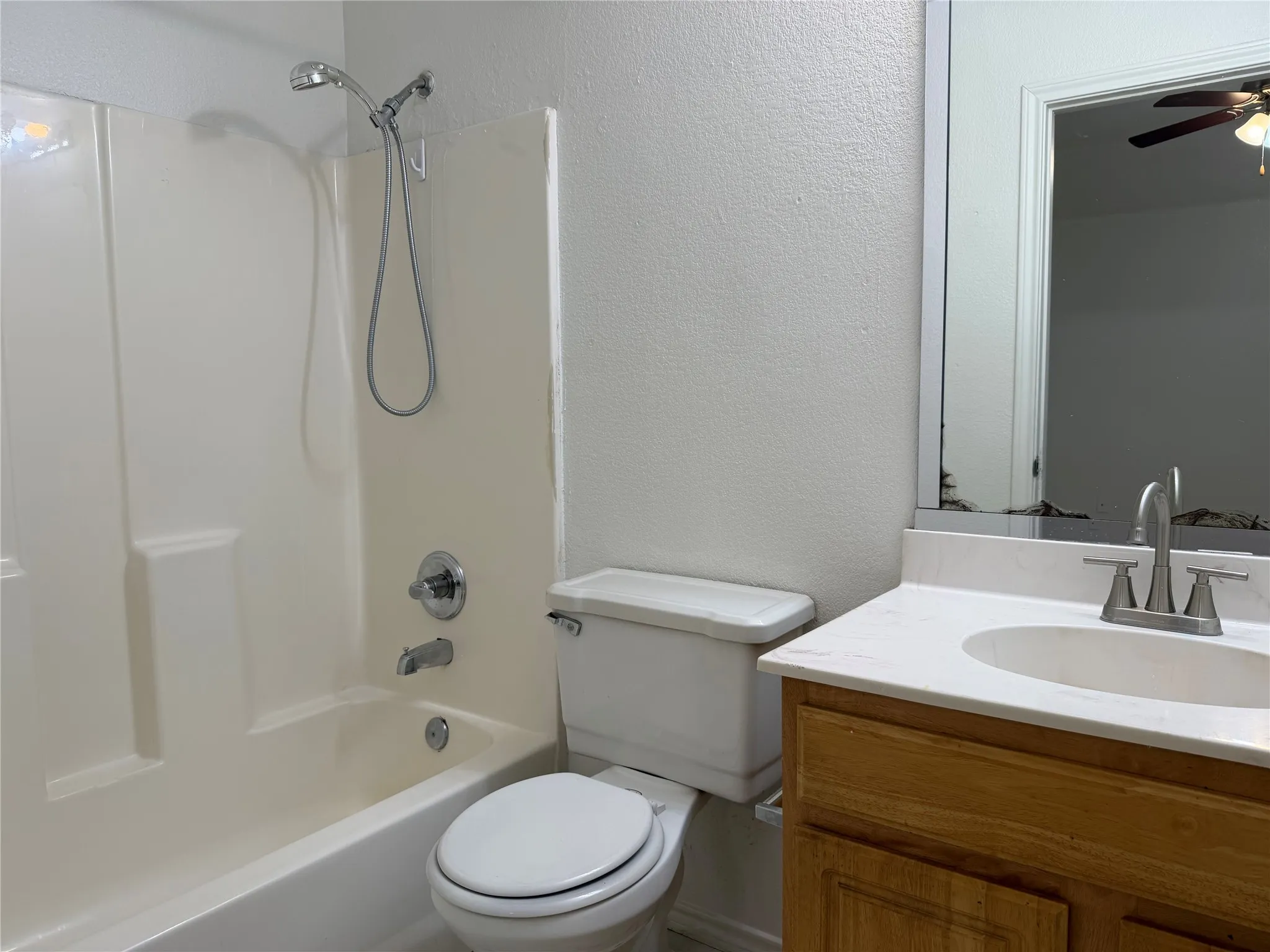Single Family Residence For Rent in Tarrant County , 5500 David Strickland Road, Fort Worth, Texas 76119, 5 Bedroom, 2 Bathroom, 1 Garage spaces, 1,635 Sqft, built in 2004, mls#21268771, Real Estate Agent in Fort Worth, Homes For Rent in Tarrant county, Homes For Rent in Fort Worth, Realtor in Fort Worth Texas, Real Estate Brokerage Independent Realty Texas, Luminita Cordes Realtor