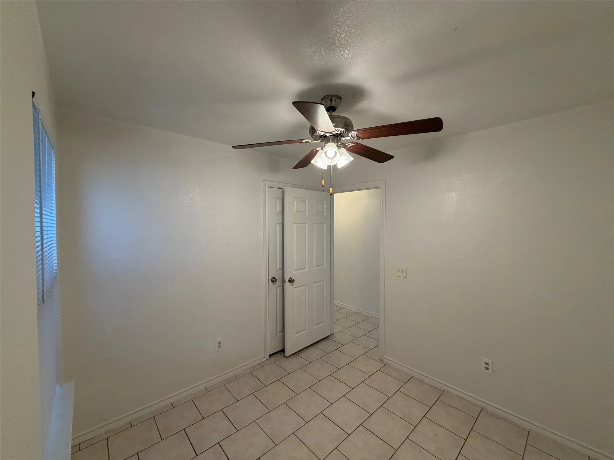Single Family Residence For Rent in Tarrant County , 5500 David Strickland Road, Fort Worth, Texas 76119, 5 Bedroom, 2 Bathroom, 1 Garage spaces, 1,635 Sqft, built in 2004, mls#21268771, Real Estate Agent in Fort Worth, Homes For Rent in Tarrant county, Homes For Rent in Fort Worth, Realtor in Fort Worth Texas, Real Estate Brokerage Independent Realty Texas, Luminita Cordes Realtor