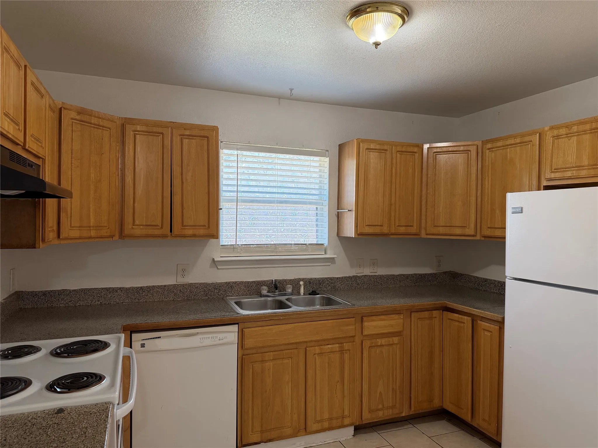 Single Family Residence For Rent in Tarrant County , 5500 David Strickland Road, Fort Worth, Texas 76119, 5 Bedroom, 2 Bathroom, 1 Garage spaces, 1,635 Sqft, built in 2004, mls#21268771, Real Estate Agent in Fort Worth, Homes For Rent in Tarrant county, Homes For Rent in Fort Worth, Realtor in Fort Worth Texas, Real Estate Brokerage Independent Realty Texas, Luminita Cordes Realtor