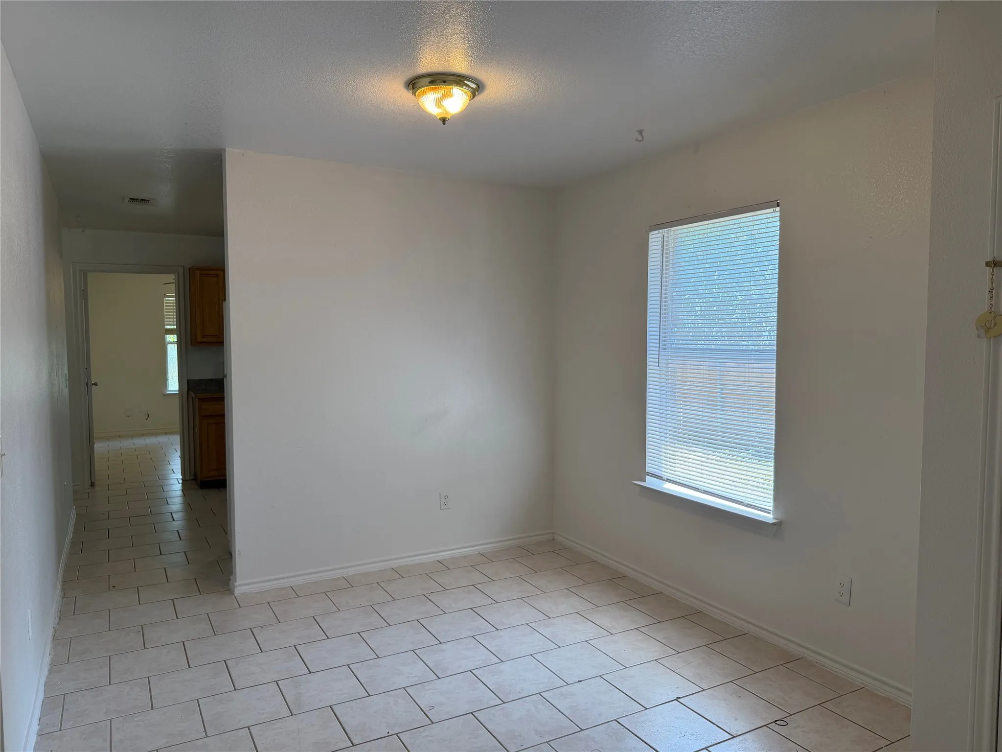 Single Family Residence For Rent in Tarrant County , 5500 David Strickland Road, Fort Worth, Texas 76119, 5 Bedroom, 2 Bathroom, 1 Garage spaces, 1,635 Sqft, built in 2004, mls#21268771, Real Estate Agent in Fort Worth, Homes For Rent in Tarrant county, Homes For Rent in Fort Worth, Realtor in Fort Worth Texas, Real Estate Brokerage Independent Realty Texas, Luminita Cordes Realtor