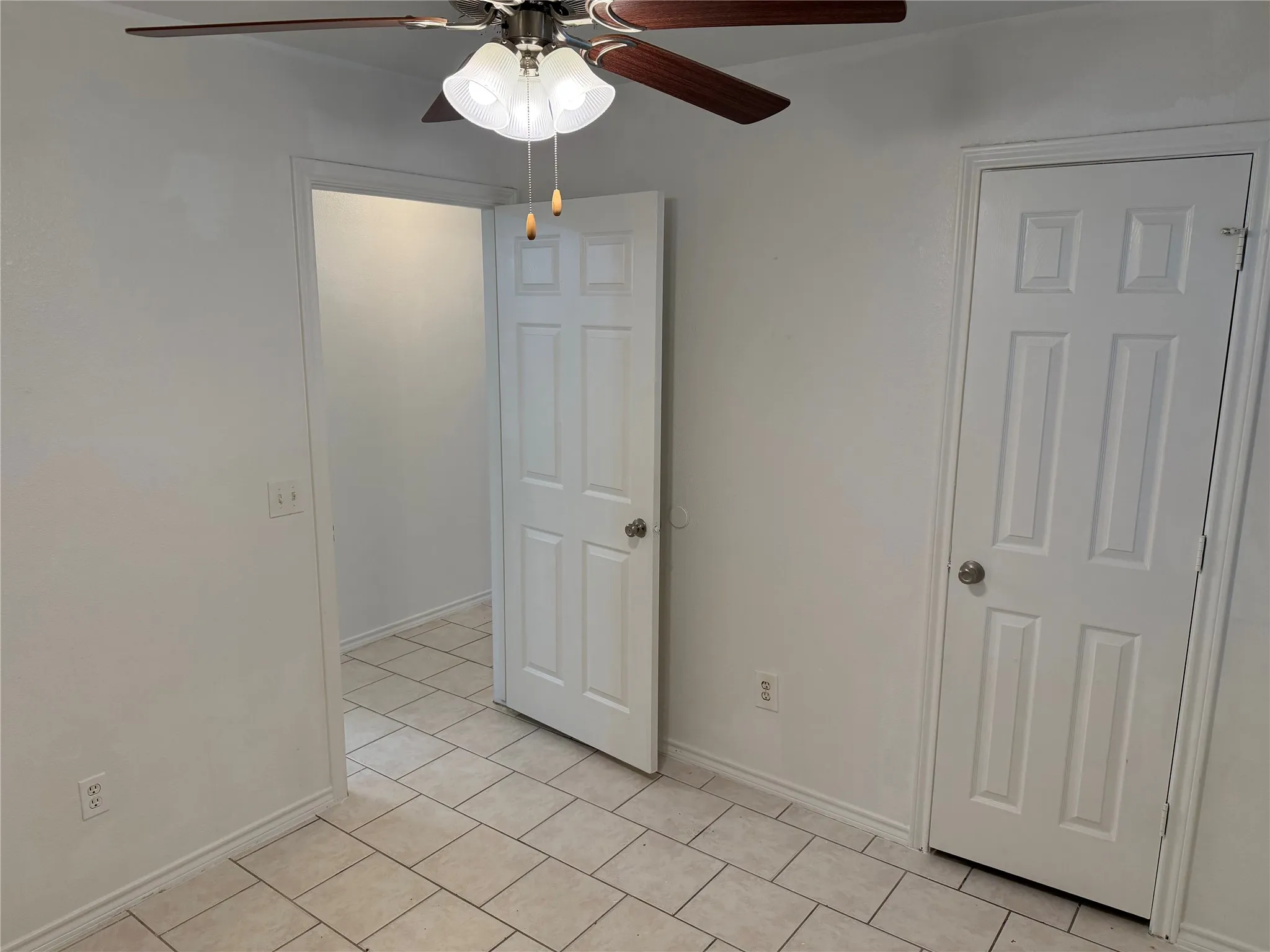 Single Family Residence For Rent in Tarrant County , 5500 David Strickland Road, Fort Worth, Texas 76119, 5 Bedroom, 2 Bathroom, 1 Garage spaces, 1,635 Sqft, built in 2004, mls#21268771, Real Estate Agent in Fort Worth, Homes For Rent in Tarrant county, Homes For Rent in Fort Worth, Realtor in Fort Worth Texas, Real Estate Brokerage Independent Realty Texas, Luminita Cordes Realtor