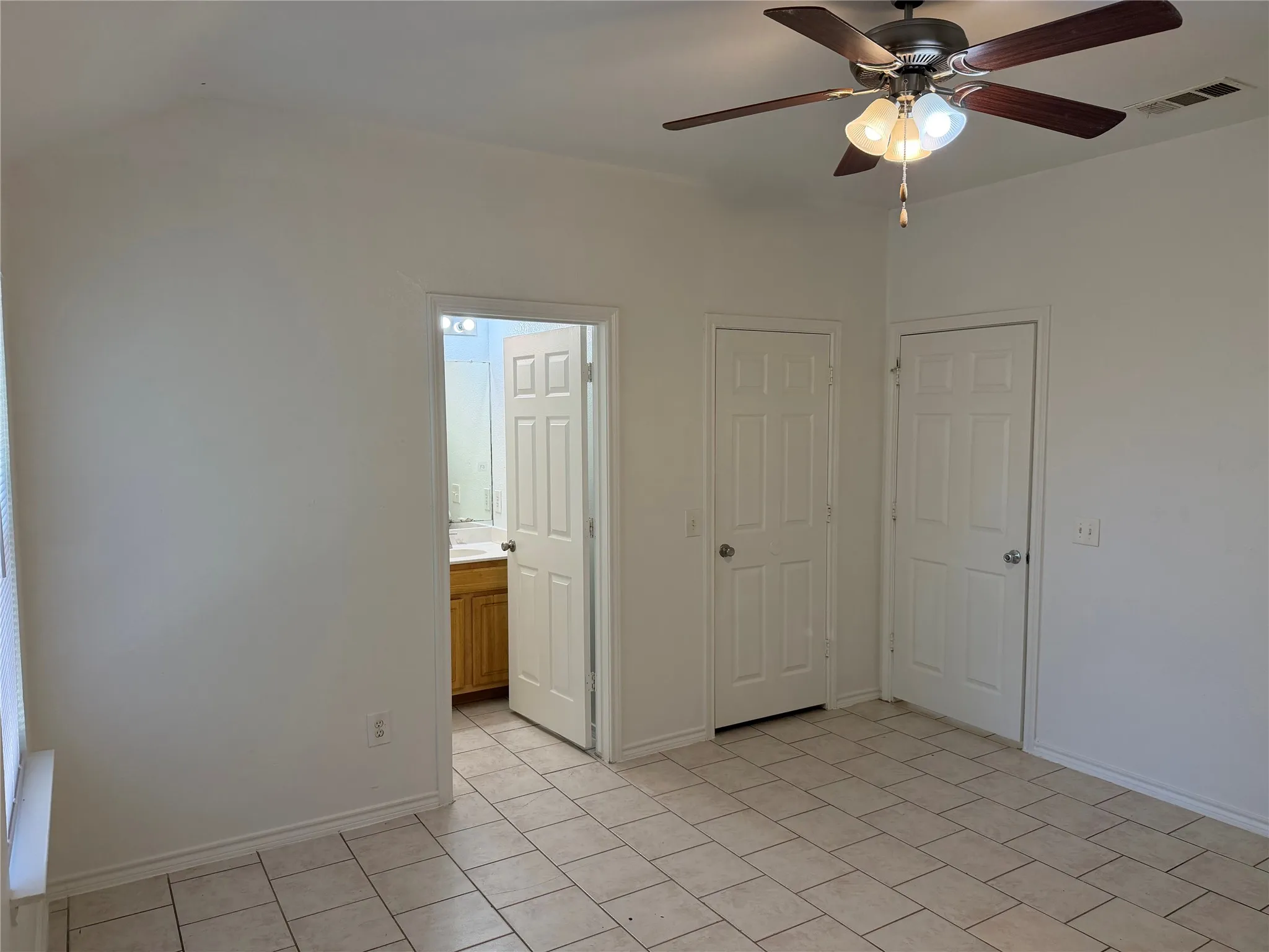 Single Family Residence For Rent in Tarrant County , 5500 David Strickland Road, Fort Worth, Texas 76119, 5 Bedroom, 2 Bathroom, 1 Garage spaces, 1,635 Sqft, built in 2004, mls#21268771, Real Estate Agent in Fort Worth, Homes For Rent in Tarrant county, Homes For Rent in Fort Worth, Realtor in Fort Worth Texas, Real Estate Brokerage Independent Realty Texas, Luminita Cordes Realtor