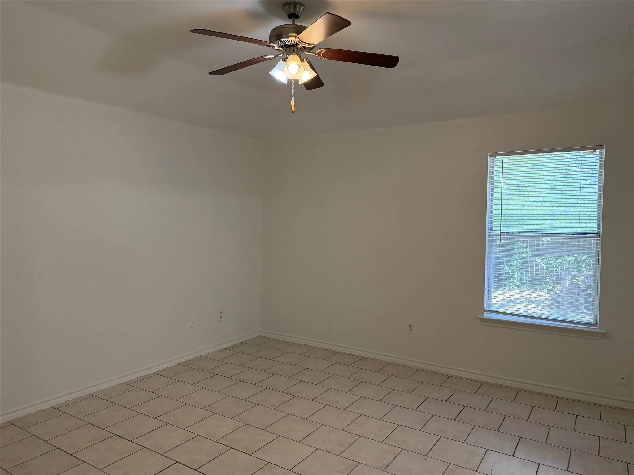 Single Family Residence For Rent in Tarrant County , 5500 David Strickland Road, Fort Worth, Texas 76119, 5 Bedroom, 2 Bathroom, 1 Garage spaces, 1,635 Sqft, built in 2004, mls#21268771, Real Estate Agent in Fort Worth, Homes For Rent in Tarrant county, Homes For Rent in Fort Worth, Realtor in Fort Worth Texas, Real Estate Brokerage Independent Realty Texas, Luminita Cordes Realtor