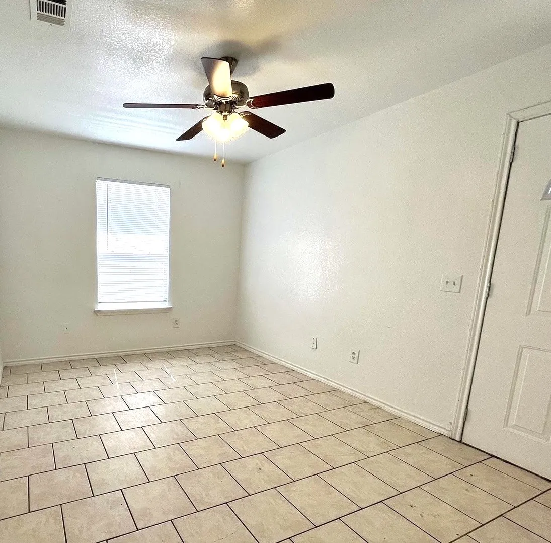 Single Family Residence For Rent in Tarrant County , 5500 David Strickland Road, Fort Worth, Texas 76119, 5 Bedroom, 2 Bathroom, 1 Garage spaces, 1,635 Sqft, built in 2004, mls#21268771, Real Estate Agent in Fort Worth, Homes For Rent in Tarrant county, Homes For Rent in Fort Worth, Realtor in Fort Worth Texas, Real Estate Brokerage Independent Realty Texas, Luminita Cordes Realtor