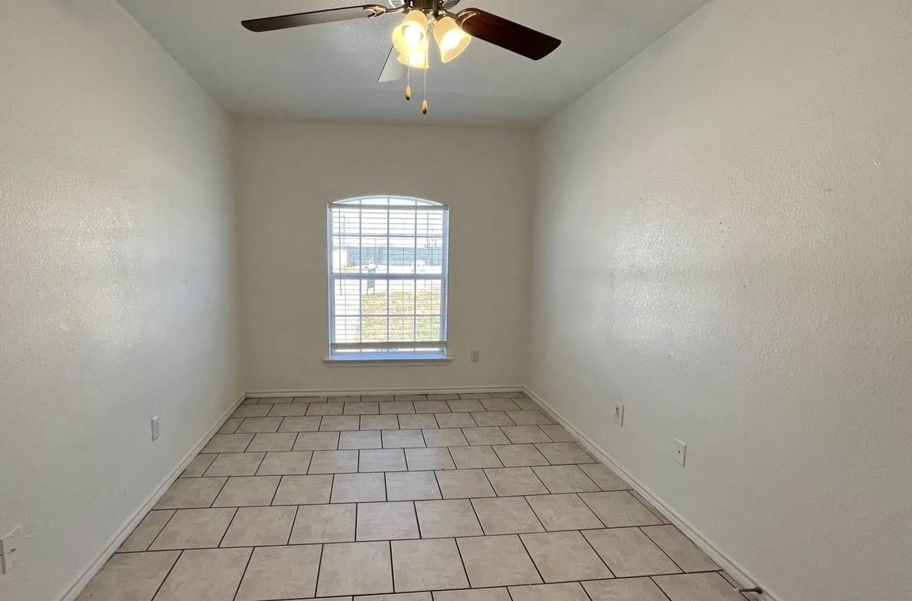 Single Family Residence For Rent in Tarrant County , 5500 David Strickland Road, Fort Worth, Texas 76119, 5 Bedroom, 2 Bathroom, 1 Garage spaces, 1,635 Sqft, built in 2004, mls#21268771, Real Estate Agent in Fort Worth, Homes For Rent in Tarrant county, Homes For Rent in Fort Worth, Realtor in Fort Worth Texas, Real Estate Brokerage Independent Realty Texas, Luminita Cordes Realtor