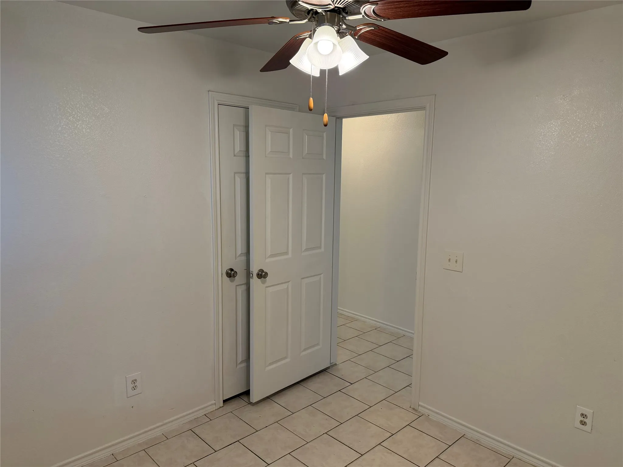 Single Family Residence For Rent in Tarrant County , 5500 David Strickland Road, Fort Worth, Texas 76119, 5 Bedroom, 2 Bathroom, 1 Garage spaces, 1,635 Sqft, built in 2004, mls#21268771, Real Estate Agent in Fort Worth, Homes For Rent in Tarrant county, Homes For Rent in Fort Worth, Realtor in Fort Worth Texas, Real Estate Brokerage Independent Realty Texas, Luminita Cordes Realtor
