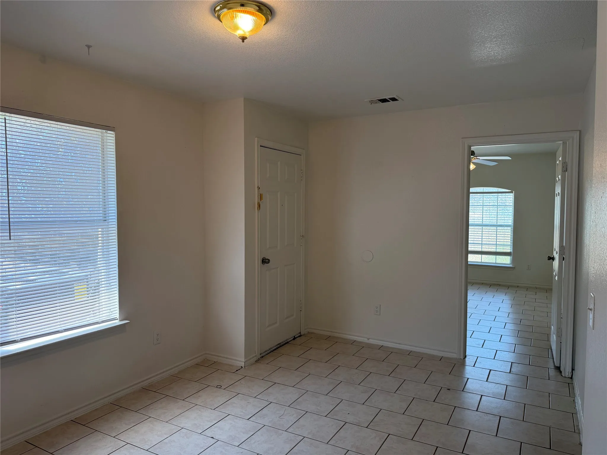 Single Family Residence For Rent in Tarrant County , 5500 David Strickland Road, Fort Worth, Texas 76119, 5 Bedroom, 2 Bathroom, 1 Garage spaces, 1,635 Sqft, built in 2004, mls#21268771, Real Estate Agent in Fort Worth, Homes For Rent in Tarrant county, Homes For Rent in Fort Worth, Realtor in Fort Worth Texas, Real Estate Brokerage Independent Realty Texas, Luminita Cordes Realtor