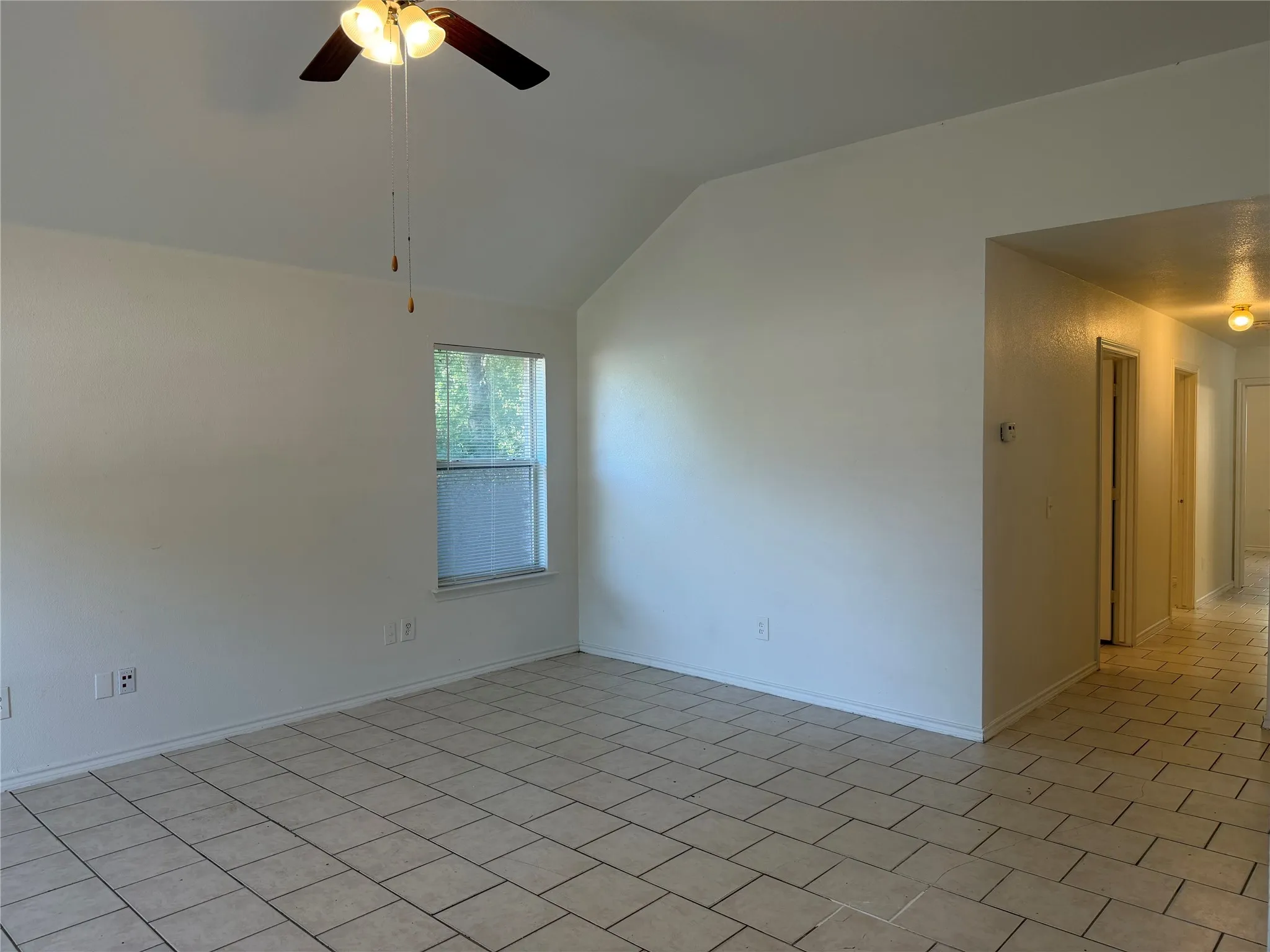 Single Family Residence For Rent in Tarrant County , 5500 David Strickland Road, Fort Worth, Texas 76119, 5 Bedroom, 2 Bathroom, 1 Garage spaces, 1,635 Sqft, built in 2004, mls#21268771, Real Estate Agent in Fort Worth, Homes For Rent in Tarrant county, Homes For Rent in Fort Worth, Realtor in Fort Worth Texas, Real Estate Brokerage Independent Realty Texas, Luminita Cordes Realtor