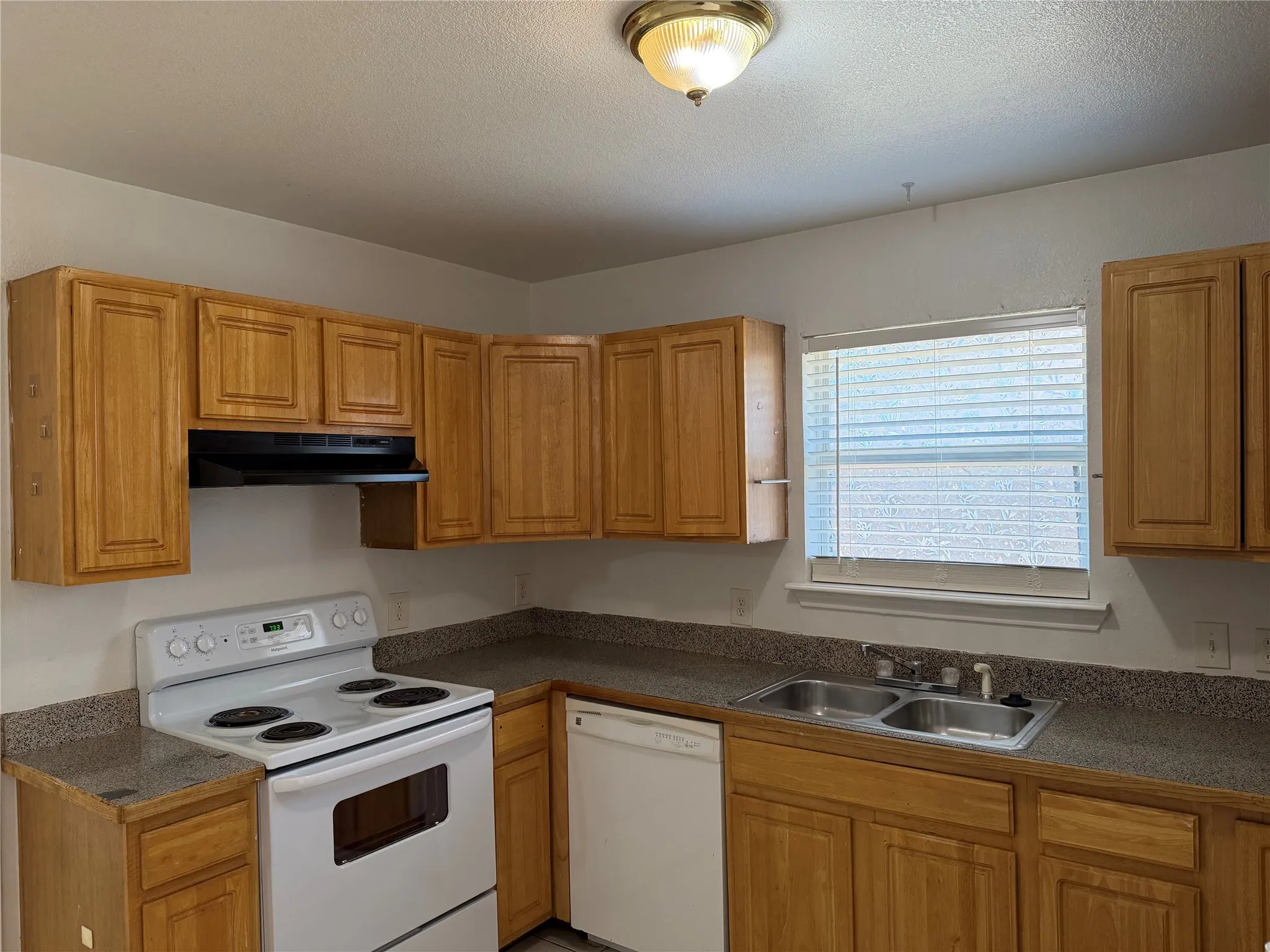 Single Family Residence For Rent in Tarrant County , 5500 David Strickland Road, Fort Worth, Texas 76119, 5 Bedroom, 2 Bathroom, 1 Garage spaces, 1,635 Sqft, built in 2004, mls#21268771, Real Estate Agent in Fort Worth, Homes For Rent in Tarrant county, Homes For Rent in Fort Worth, Realtor in Fort Worth Texas, Real Estate Brokerage Independent Realty Texas, Luminita Cordes Realtor