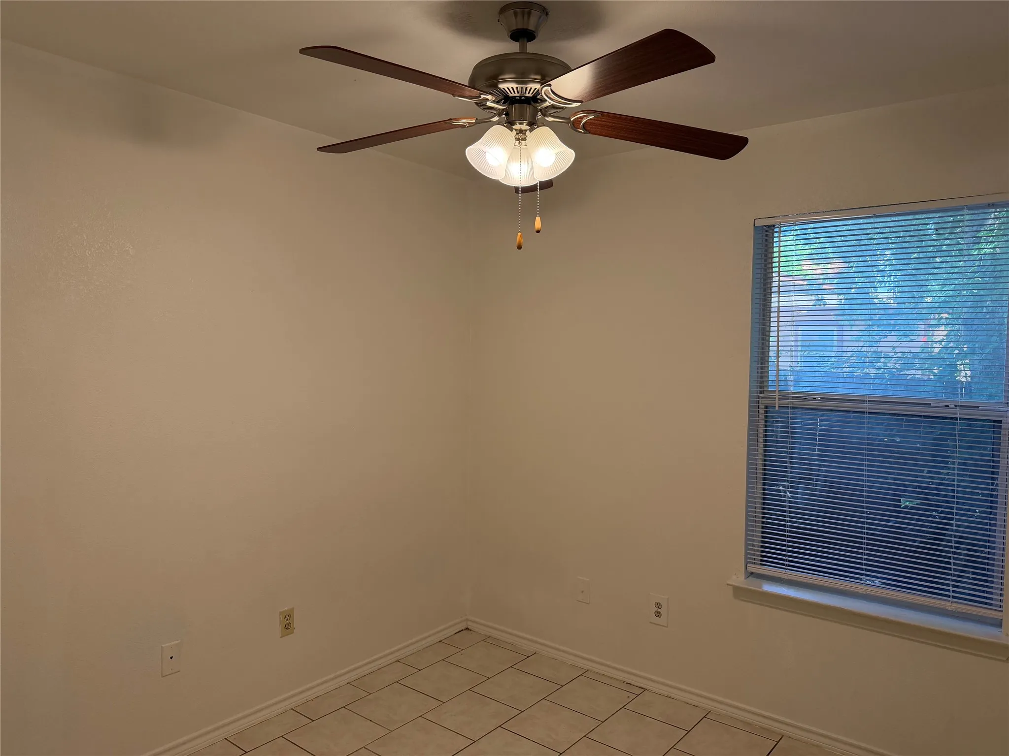 Single Family Residence For Rent in Tarrant County , 5500 David Strickland Road, Fort Worth, Texas 76119, 5 Bedroom, 2 Bathroom, 1 Garage spaces, 1,635 Sqft, built in 2004, mls#21268771, Real Estate Agent in Fort Worth, Homes For Rent in Tarrant county, Homes For Rent in Fort Worth, Realtor in Fort Worth Texas, Real Estate Brokerage Independent Realty Texas, Luminita Cordes Realtor