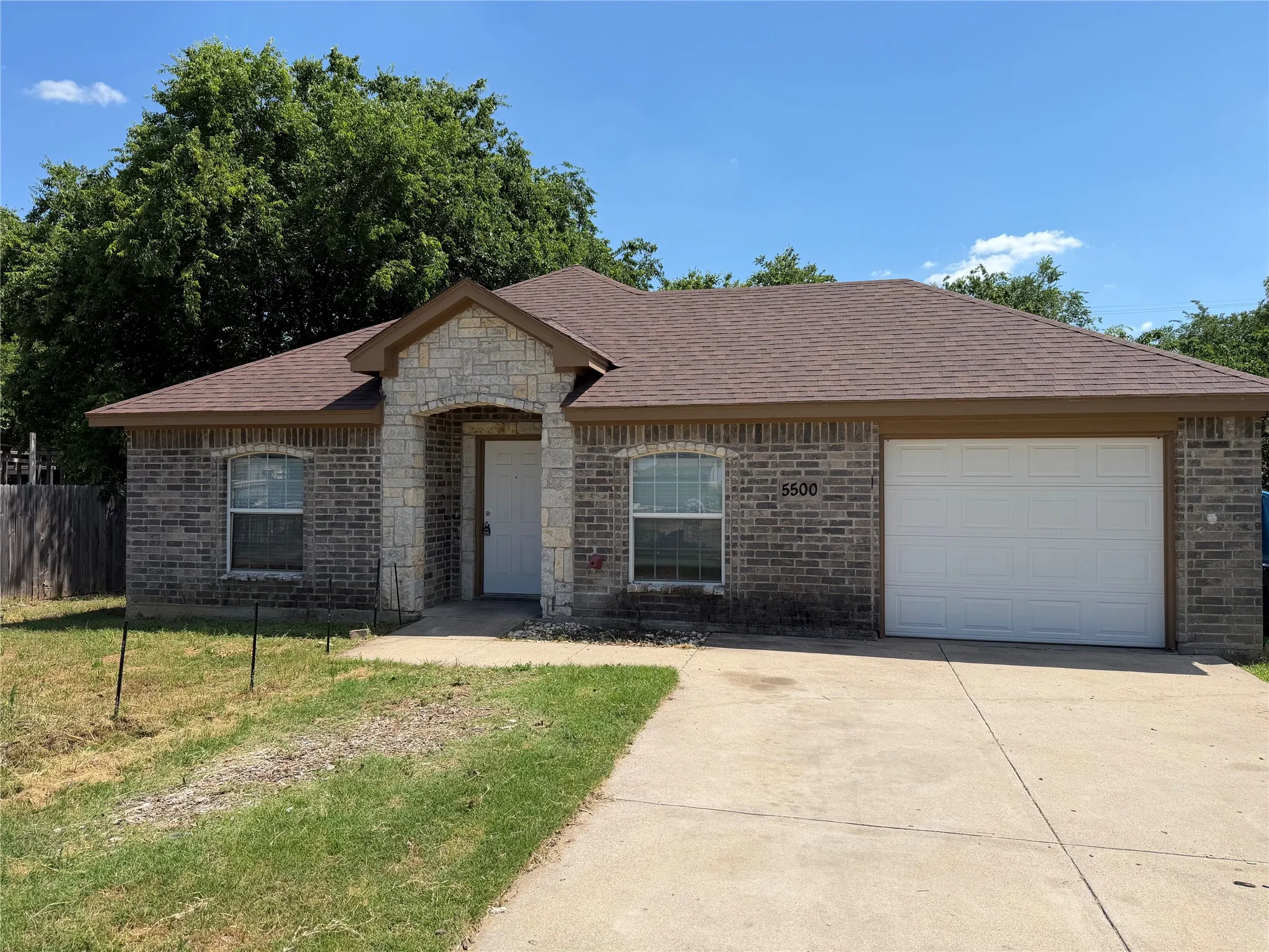 Single Family Residence For Rent in Tarrant County , 5500 David Strickland Road, Fort Worth, Texas 76119, 5 Bedroom, 2 Bathroom, 1 Garage spaces, 1,635 Sqft, built in 2004, mls#21268771, Real Estate Agent in Fort Worth, Homes For Rent in Tarrant county, Homes For Rent in Fort Worth, Realtor in Fort Worth Texas, Real Estate Brokerage Independent Realty Texas, Luminita Cordes Realtor