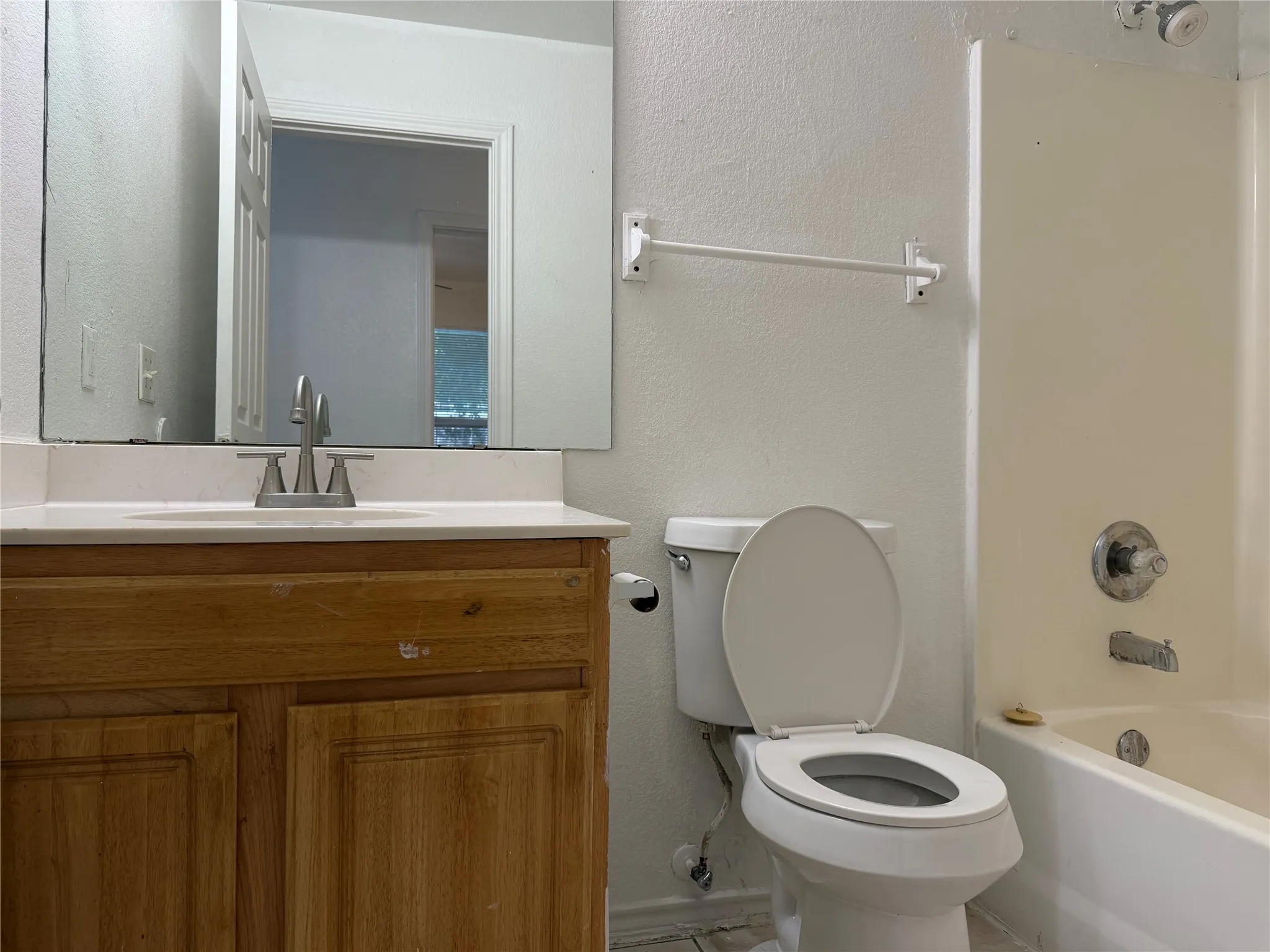 Single Family Residence For Rent in Tarrant County , 5500 David Strickland Road, Fort Worth, Texas 76119, 5 Bedroom, 2 Bathroom, 1 Garage spaces, 1,635 Sqft, built in 2004, mls#21268771, Real Estate Agent in Fort Worth, Homes For Rent in Tarrant county, Homes For Rent in Fort Worth, Realtor in Fort Worth Texas, Real Estate Brokerage Independent Realty Texas, Luminita Cordes Realtor