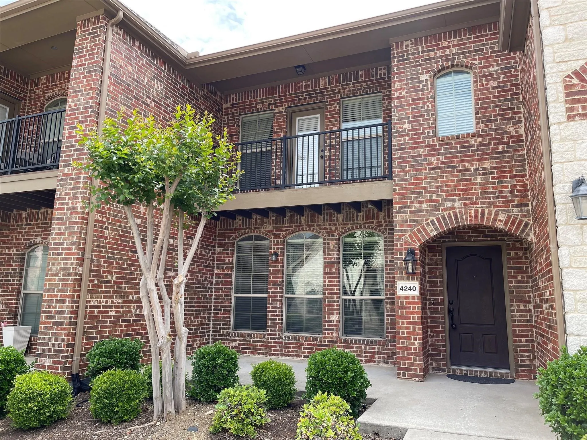 Townhouse For Rent in Denton County , 4240 Comanche Drive, Carrollton, Texas 75010, 3 Bedroom, 3 Bathroom, 2 Garage spaces, 1,843 Sqft, built in 2011, mls#21269581, Real Estate Agent in Carrollton, Homes For Rent in Denton county, Homes For Rent in Carrollton, Realtor in Carrollton Texas, Real Estate Brokerage Independent Realty Texas, Luminita Cordes Realtor
