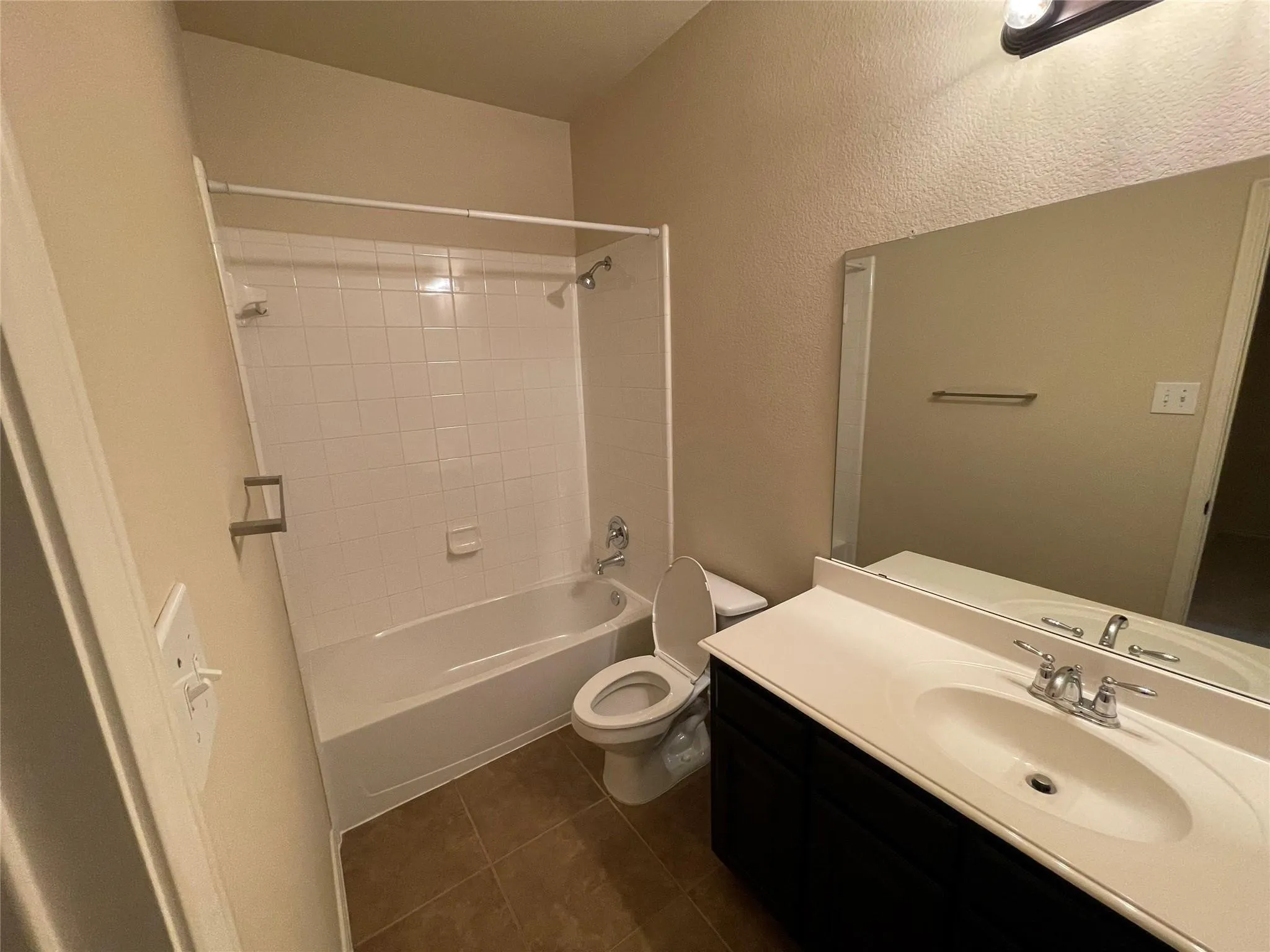 Townhouse For Rent in Denton County , 4240 Comanche Drive, Carrollton, Texas 75010, 3 Bedroom, 3 Bathroom, 2 Garage spaces, 1,843 Sqft, built in 2011, mls#21269581, Real Estate Agent in Carrollton, Homes For Rent in Denton county, Homes For Rent in Carrollton, Realtor in Carrollton Texas, Real Estate Brokerage Independent Realty Texas, Luminita Cordes Realtor