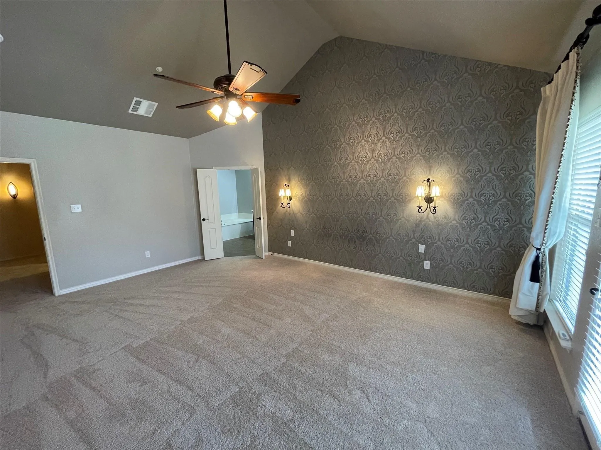 Townhouse For Rent in Denton County , 4240 Comanche Drive, Carrollton, Texas 75010, 3 Bedroom, 3 Bathroom, 2 Garage spaces, 1,843 Sqft, built in 2011, mls#21269581, Real Estate Agent in Carrollton, Homes For Rent in Denton county, Homes For Rent in Carrollton, Realtor in Carrollton Texas, Real Estate Brokerage Independent Realty Texas, Luminita Cordes Realtor