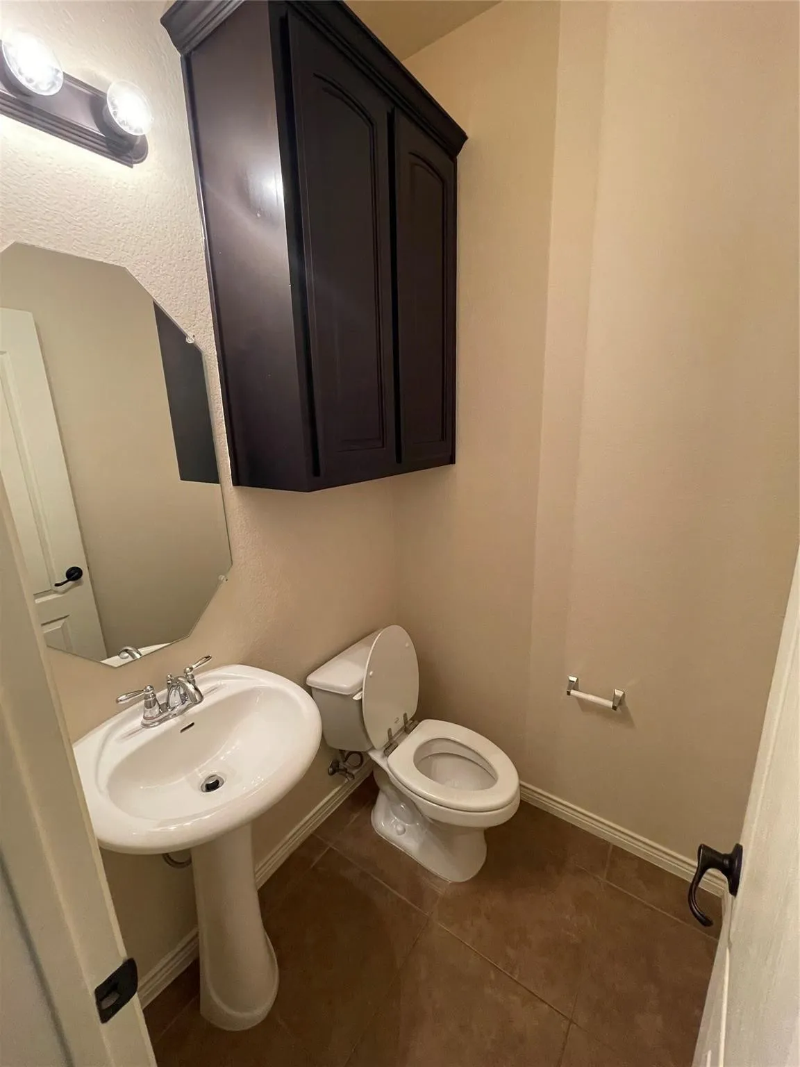 Townhouse For Rent in Denton County , 4240 Comanche Drive, Carrollton, Texas 75010, 3 Bedroom, 3 Bathroom, 2 Garage spaces, 1,843 Sqft, built in 2011, mls#21269581, Real Estate Agent in Carrollton, Homes For Rent in Denton county, Homes For Rent in Carrollton, Realtor in Carrollton Texas, Real Estate Brokerage Independent Realty Texas, Luminita Cordes Realtor