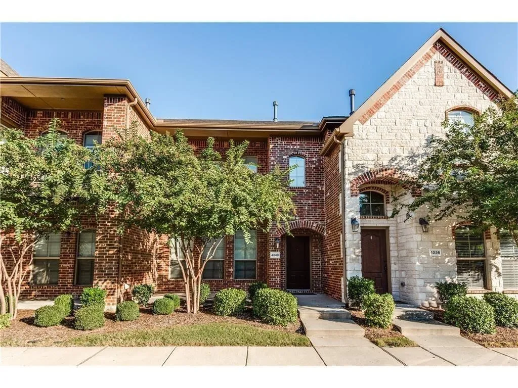Townhouse For Rent in Denton County , 4240 Comanche Drive, Carrollton, Texas 75010, 3 Bedroom, 3 Bathroom, 2 Garage spaces, 1,843 Sqft, built in 2011, mls#21269581, Real Estate Agent in Carrollton, Homes For Rent in Denton county, Homes For Rent in Carrollton, Realtor in Carrollton Texas, Real Estate Brokerage Independent Realty Texas, Luminita Cordes Realtor